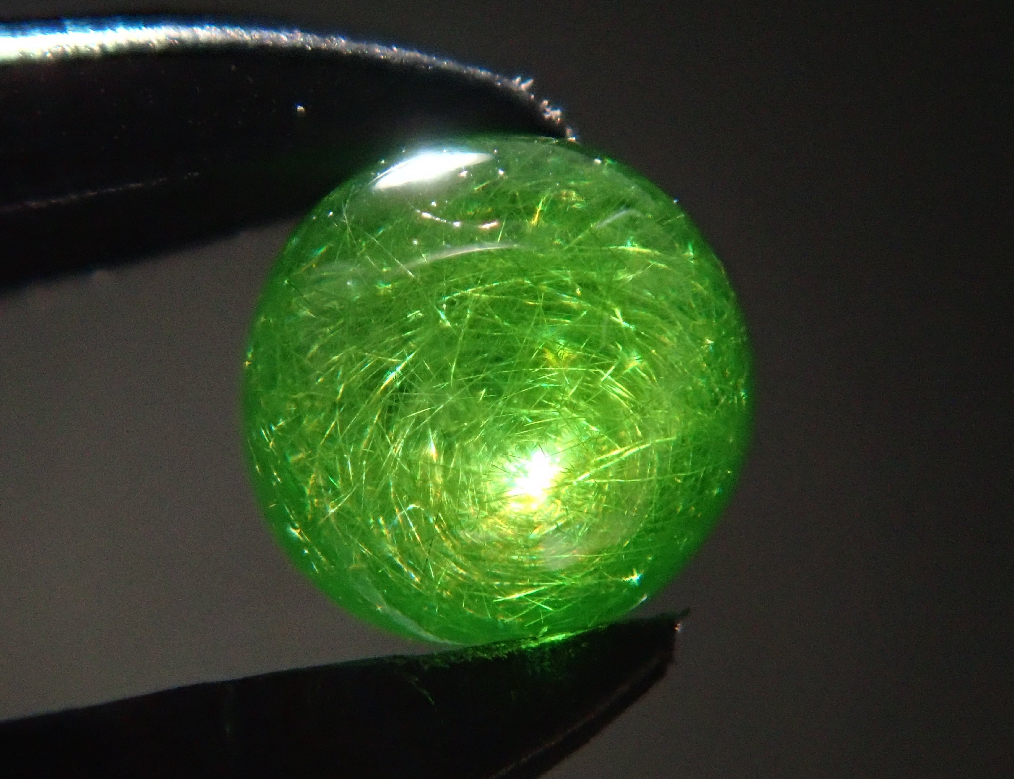 [January 2025 Campaign Use] Russian Demantoid Garnet (Horsetail Certified) 3mm/0.188ct Loose Stone