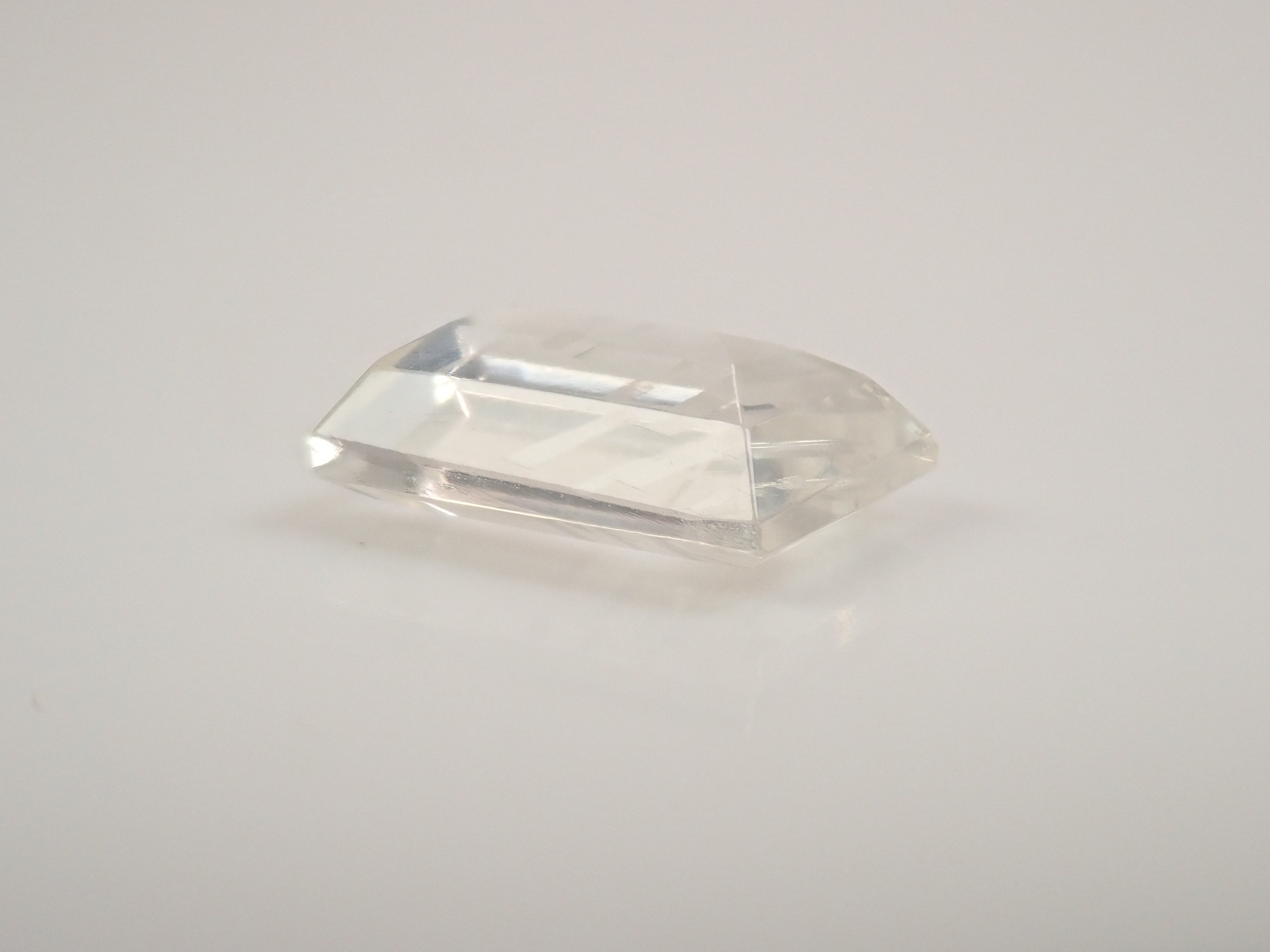【12563313掲載】マラウイ産ムーンストーン（マラウイムーンストーン） 1.792ctルース