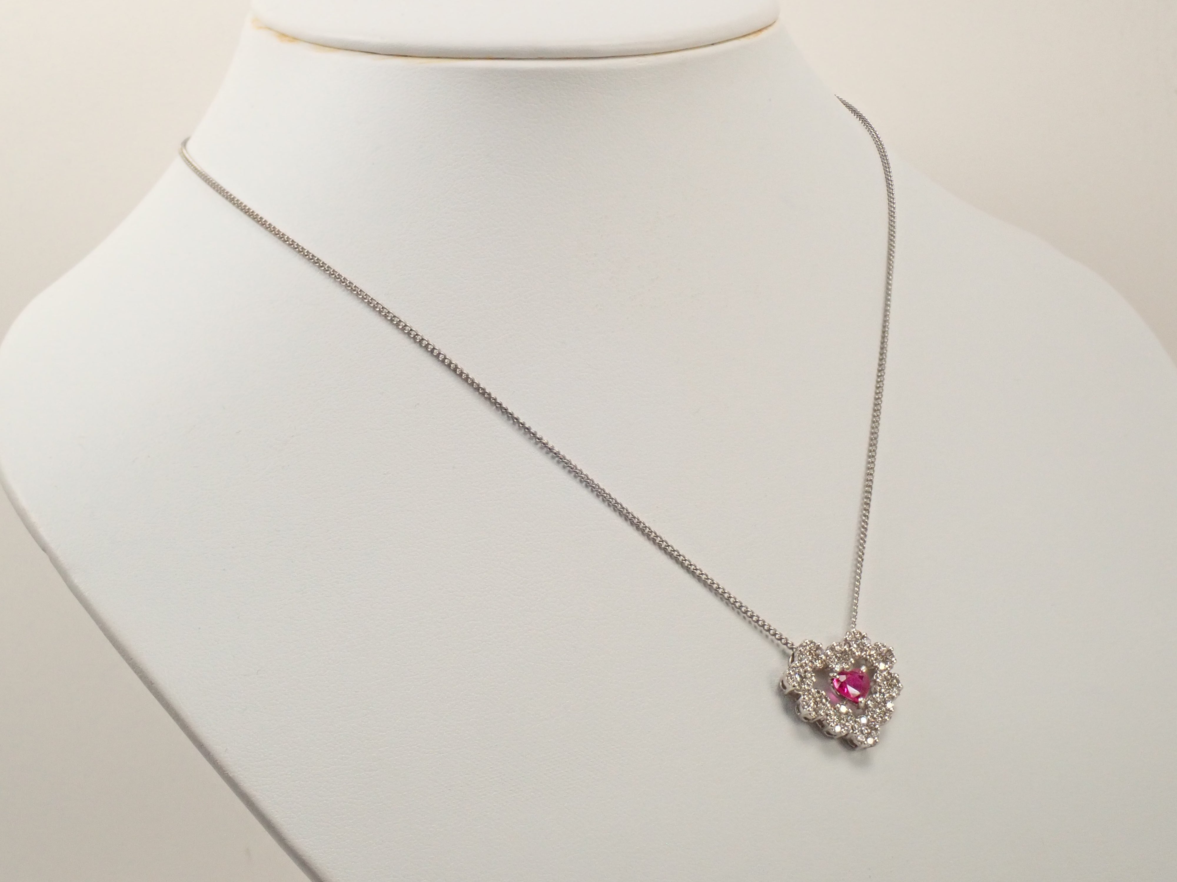 【22602611掲載】【カラフリ】K18WG ルビー 0.94ct ペンダントトップ（ネックレストップ）