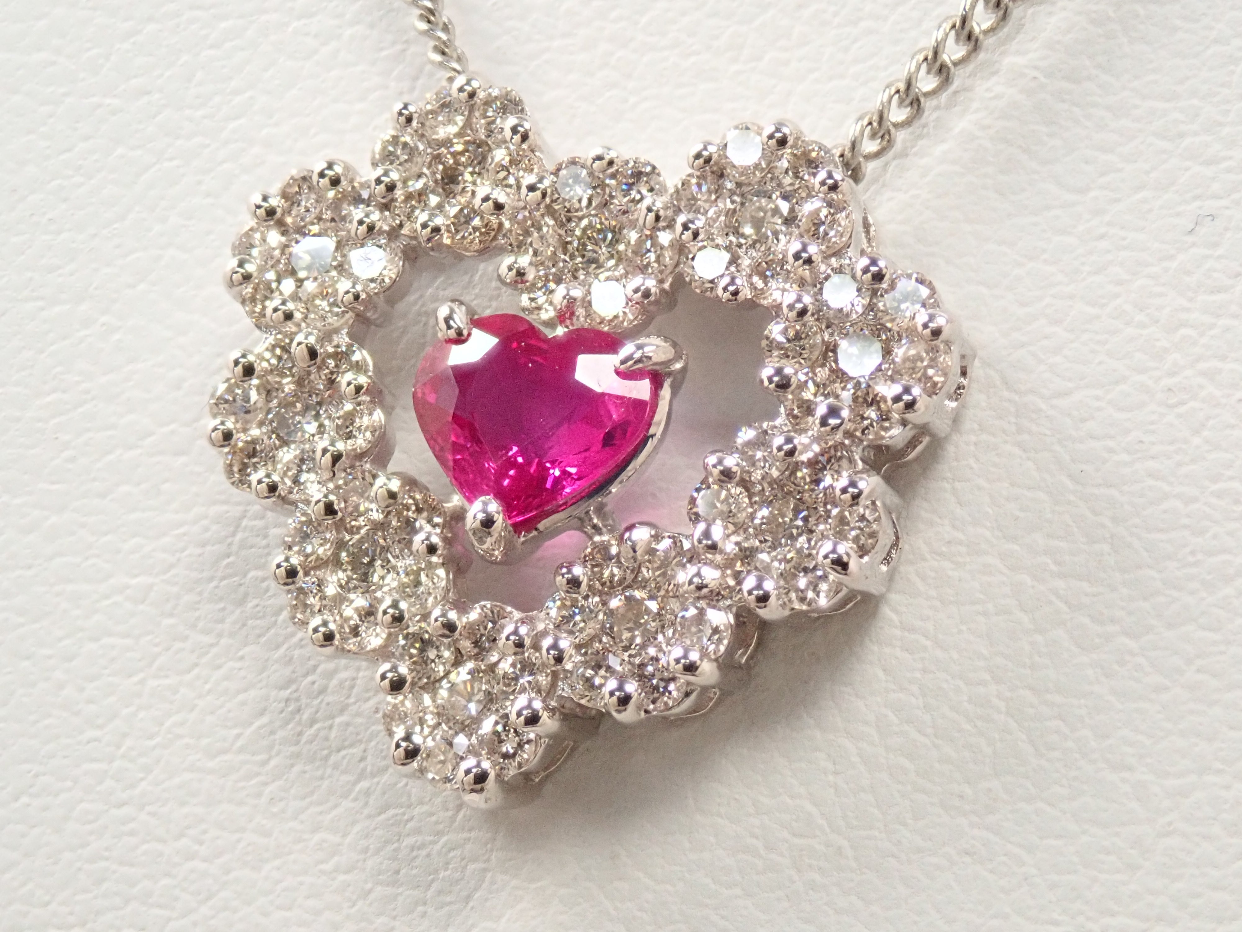 【22602611掲載】【カラフリ】K18WG ルビー 0.94ct ペンダントトップ（ネックレストップ）