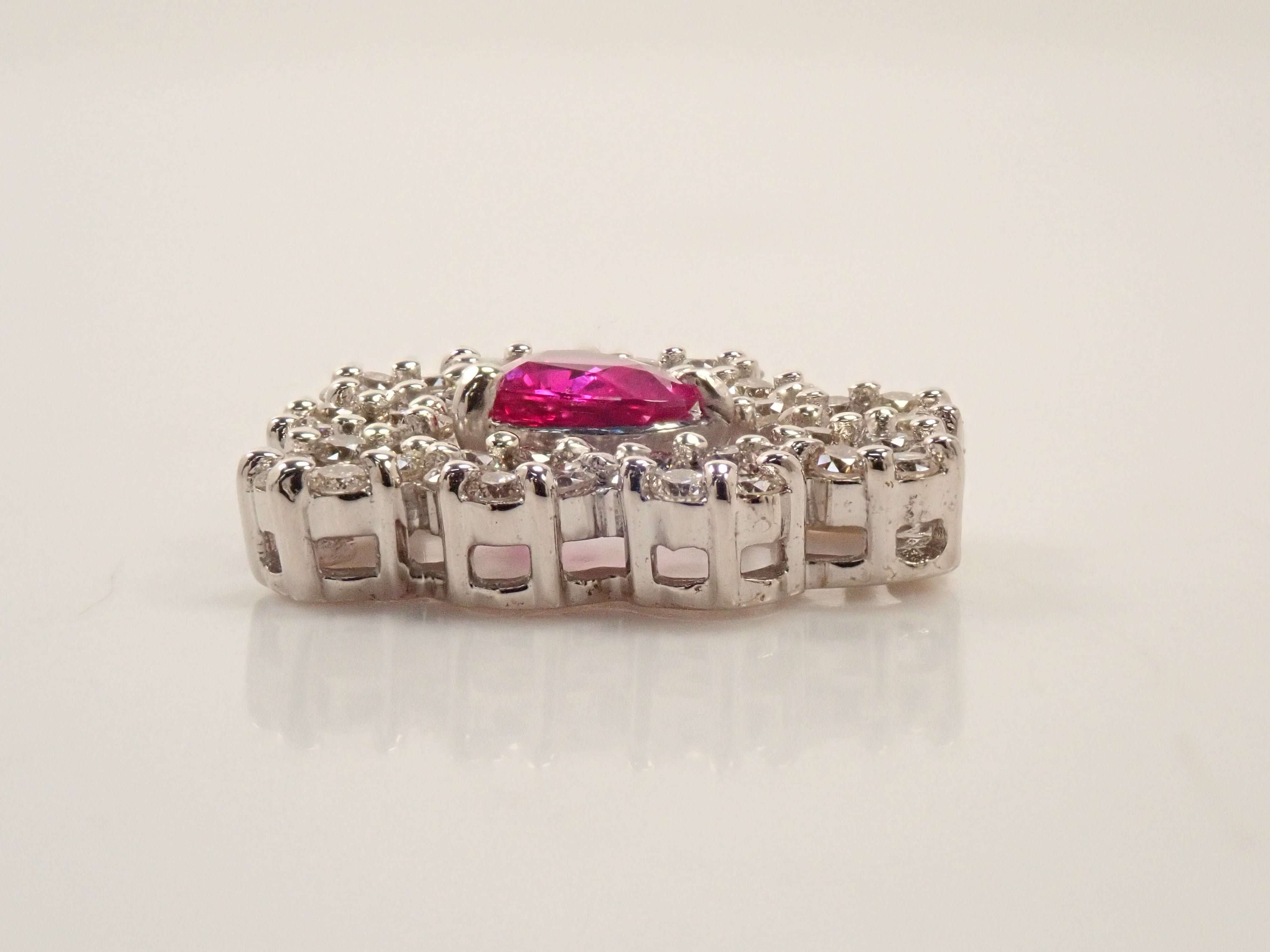 【22602611掲載】【カラフリ】K18WG ルビー 0.94ct ペンダントトップ（ネックレストップ）
