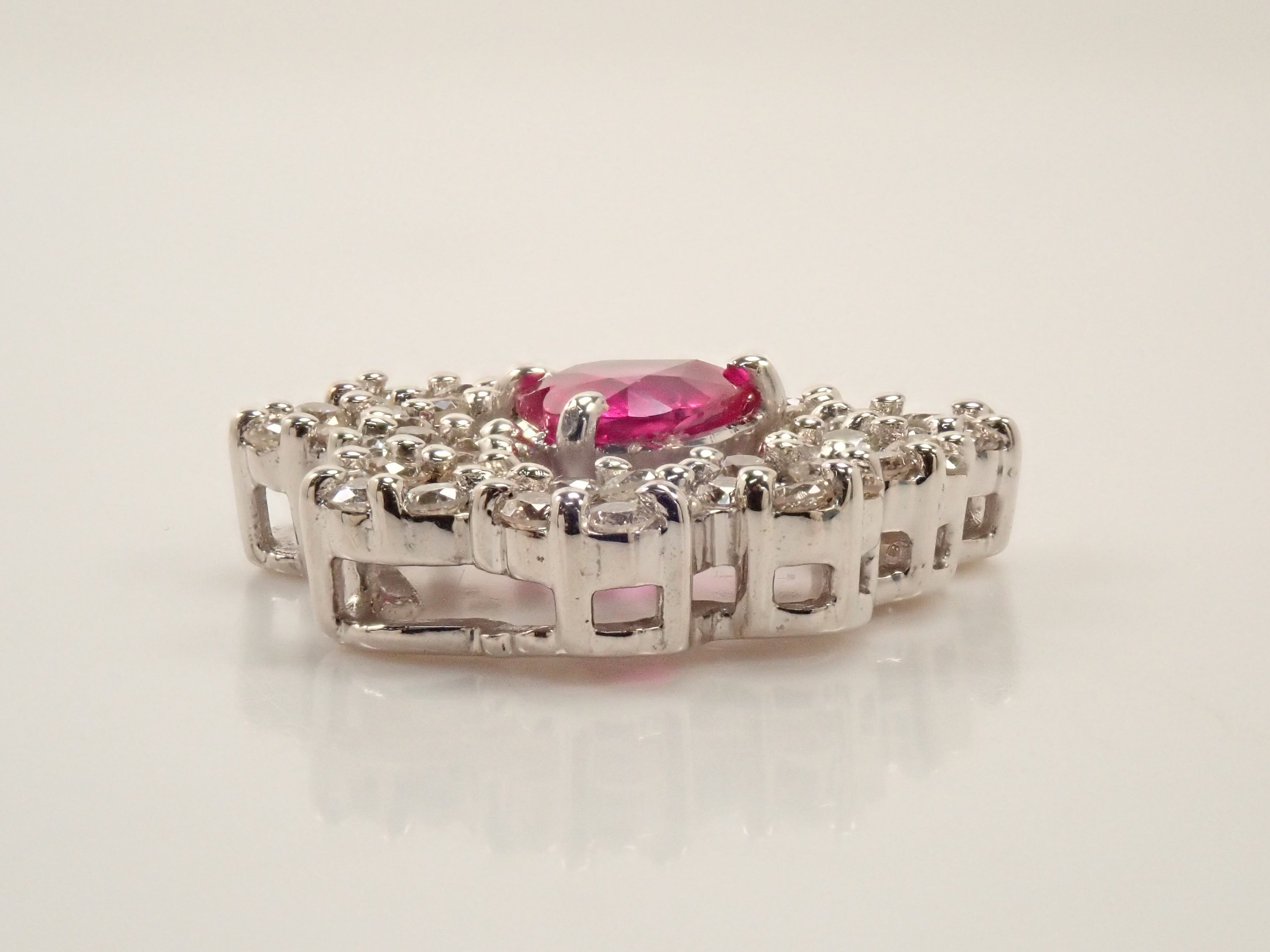 【22602611掲載】【カラフリ】K18WG ルビー 0.94ct ペンダントトップ（ネックレストップ）