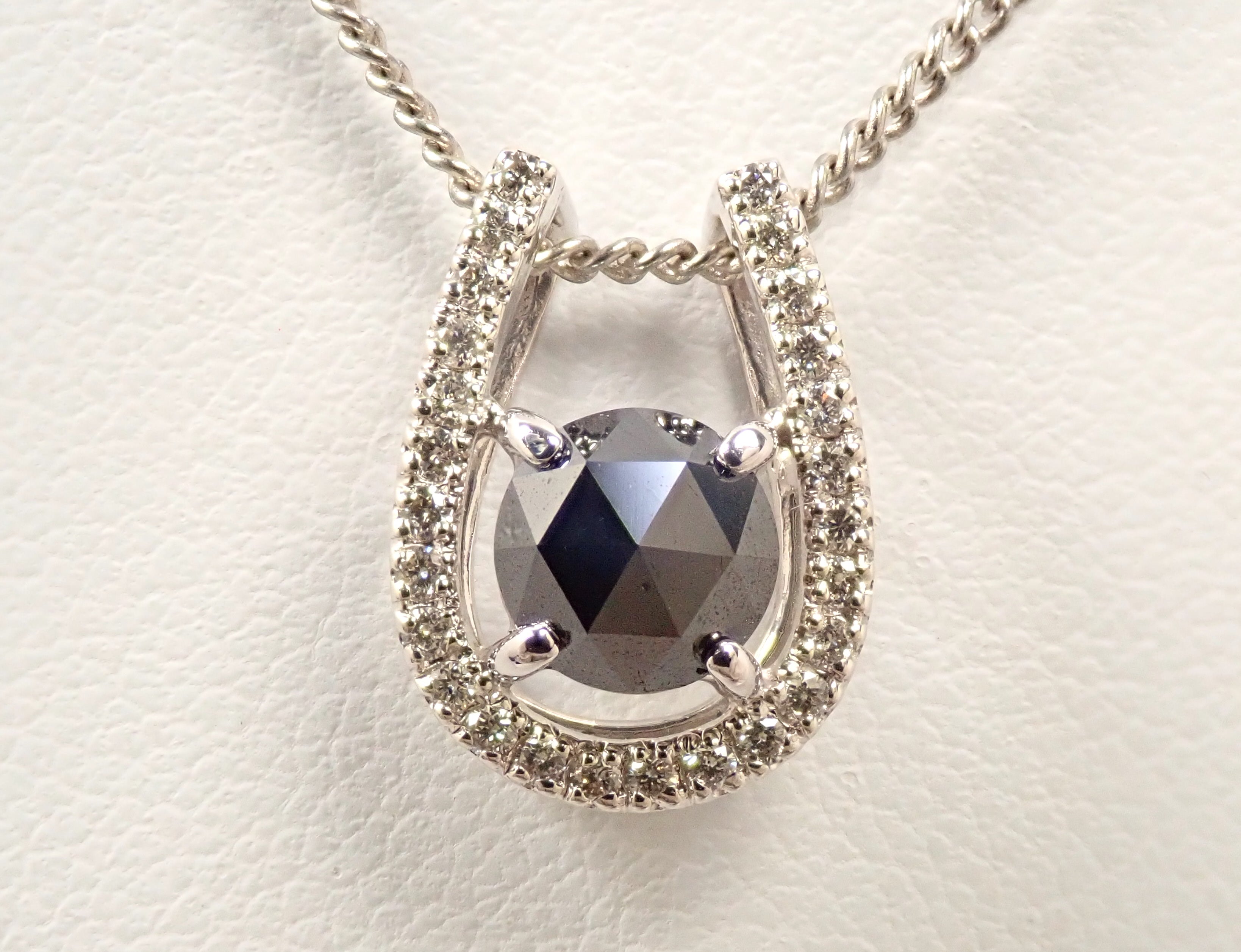 【6/25 22時販売】【カラフリ】K14WG ブラックダイヤモンド 0.89ct・ダイヤモンド0.13ctペンダントトップ（ネックレストップ） 鑑別書