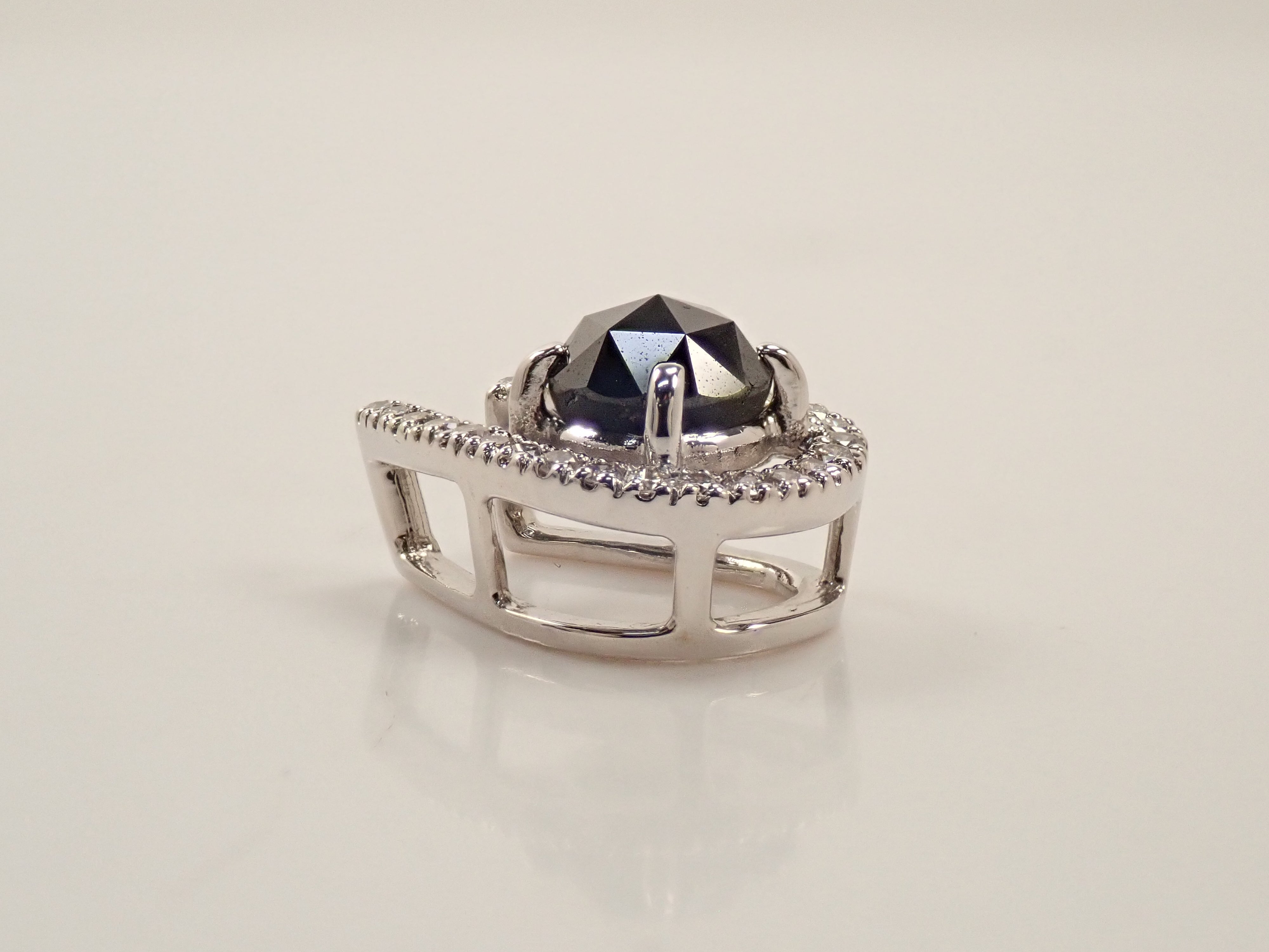 【22602612掲載】【カラフリ】K14WG ブラックダイヤモンド 0.89ct ペンダントトップ（ネックレストップ）