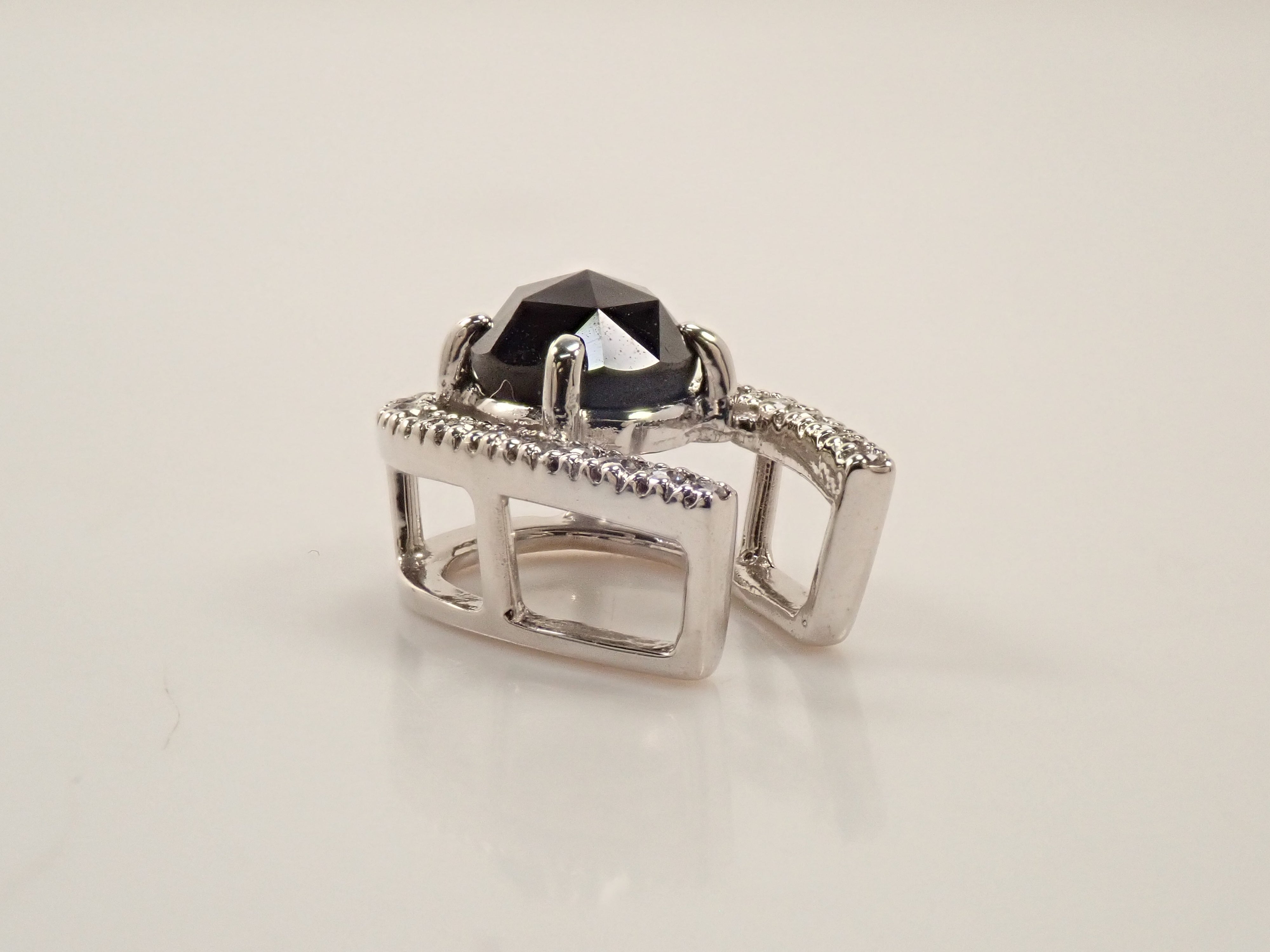 【22602612掲載】【カラフリ】K14WG ブラックダイヤモンド 0.89ct ペンダントトップ（ネックレストップ）