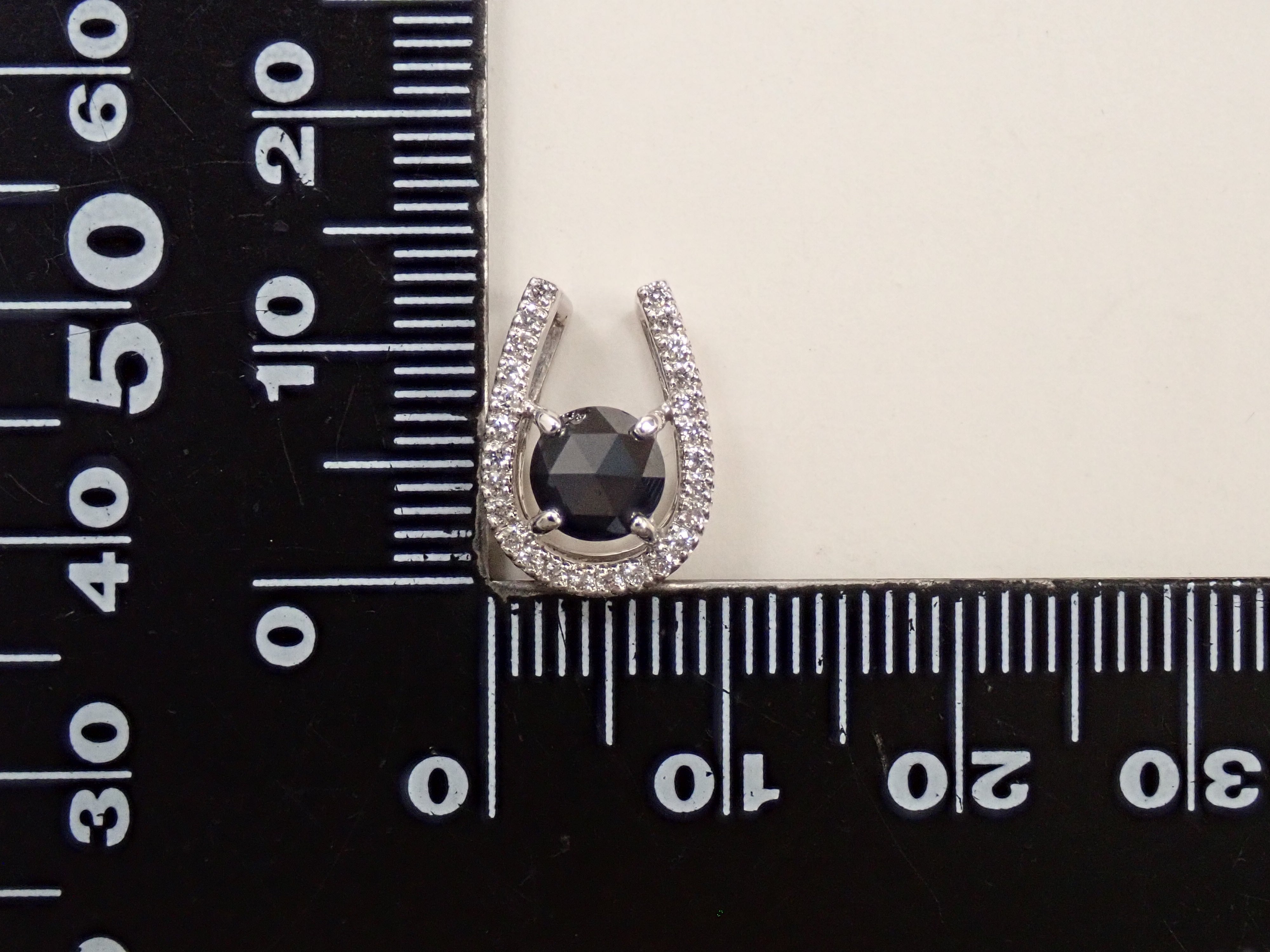 【22602612掲載】【カラフリ】K14WG ブラックダイヤモンド 0.89ct ペンダントトップ（ネックレストップ）