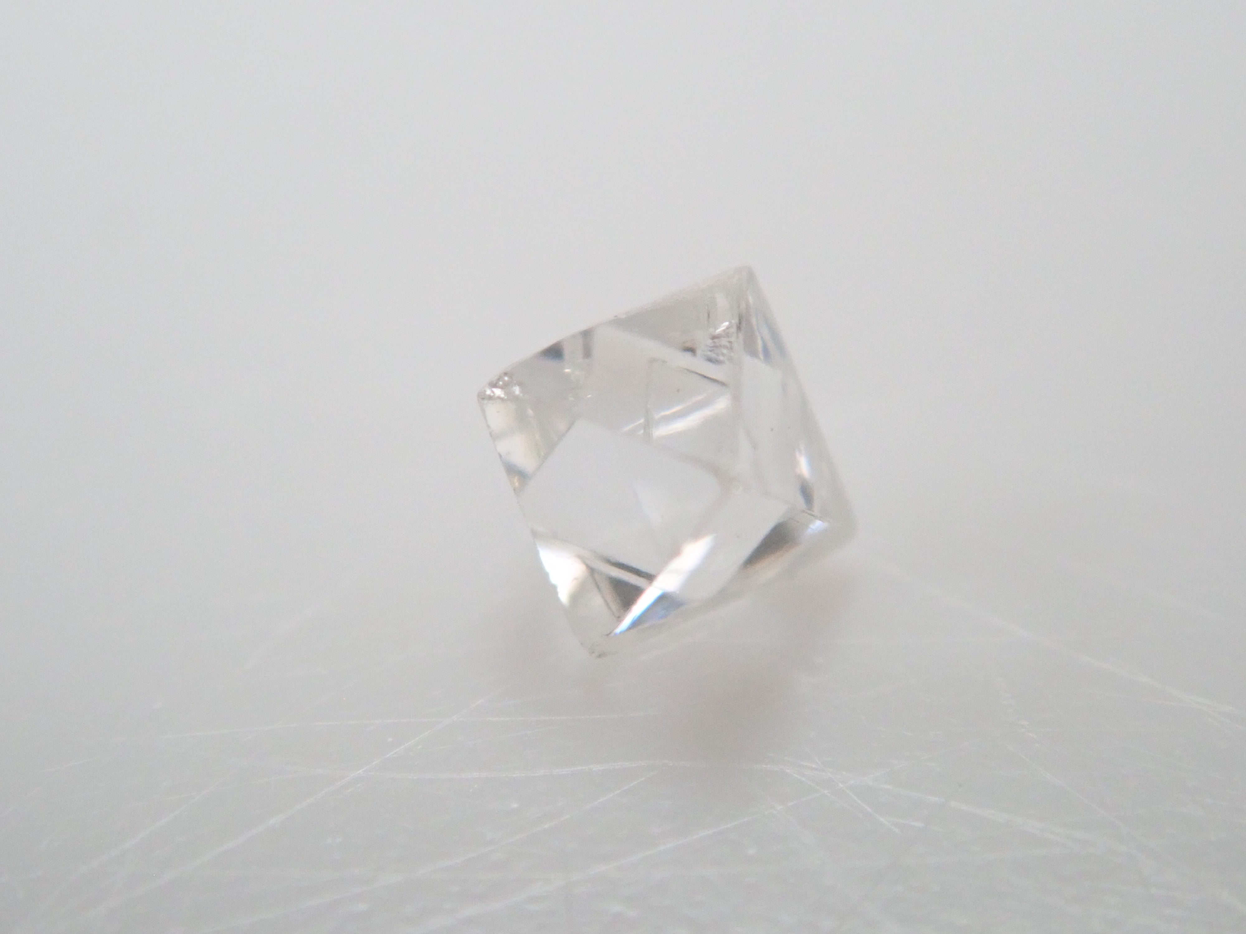 【12552779掲載】南アフリカ産ダイヤモンド原石（ソーヤブル） 0.069ct原石