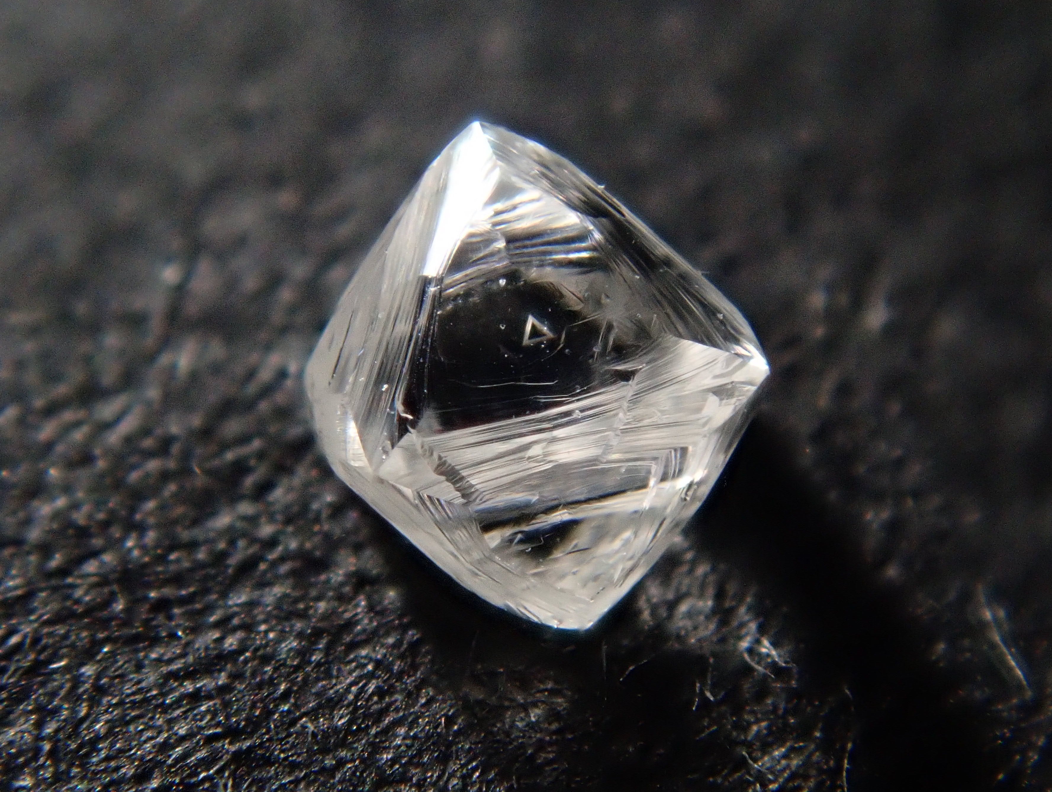 【7/24 22時販売】ロシア産ダイヤモンド原石（ソーヤブル） 0.097ctルース (トライゴン)