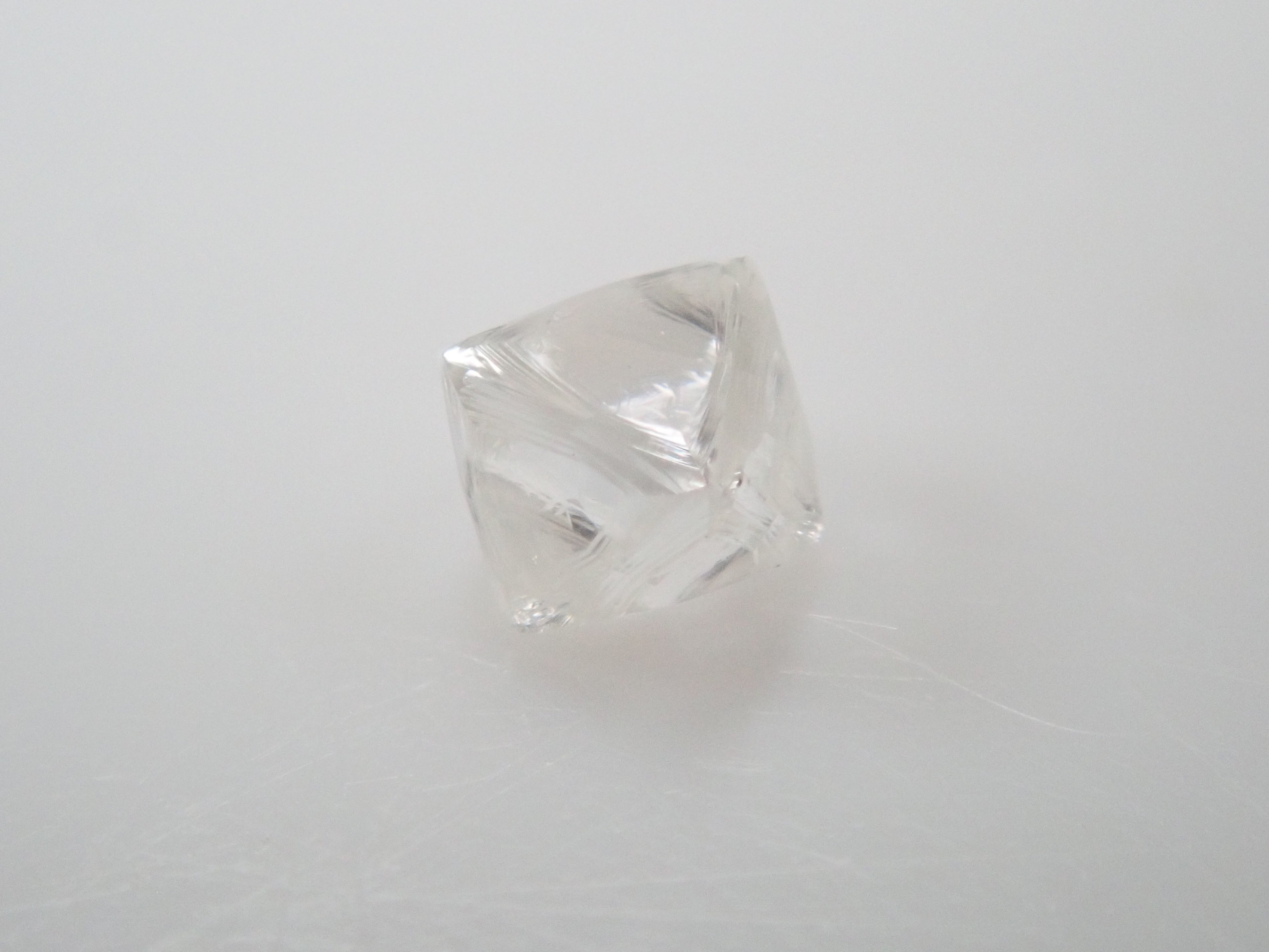 【12553264掲載】ロシア産ダイヤモンド原石（ソーヤブル） 0.097ctルース