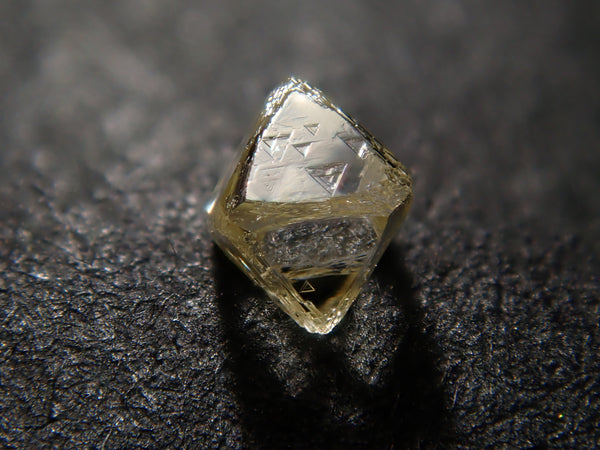 【12553267掲載】ロシア産ダイヤモンド原石（ソーヤブル） 0.110ctルース