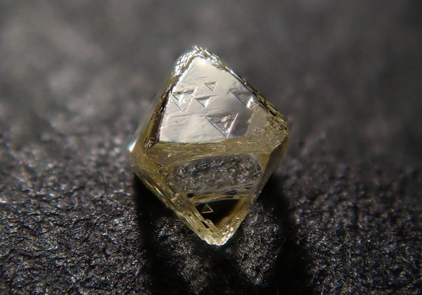 【6/13 22時販売】ロシア産ダイヤモンド原石（ソーヤブル） 0.110ct原石（トライゴン）