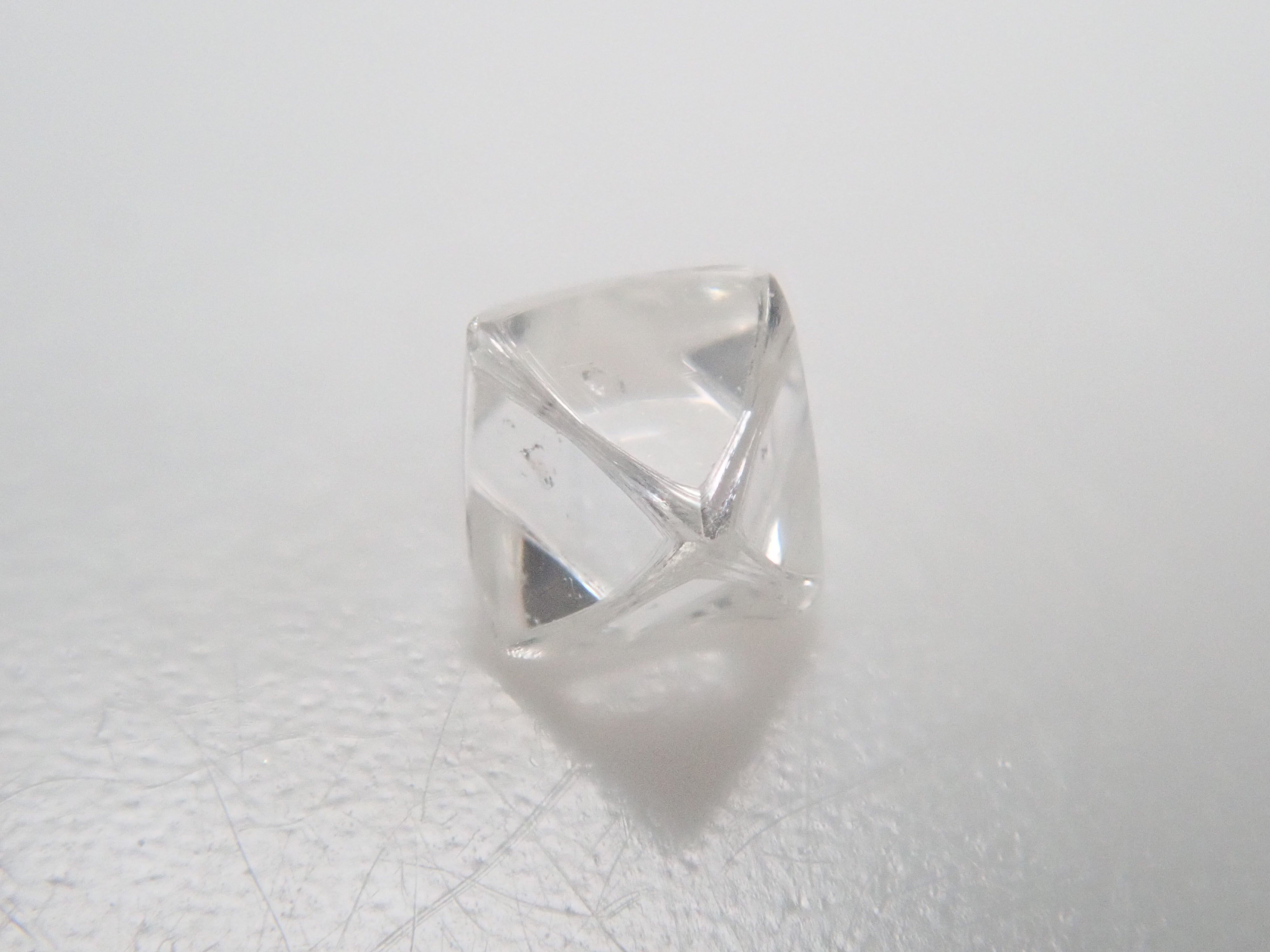 【12553268掲載】ロシア産ダイヤモンド原石（ソーヤブル） 0.098ctルース