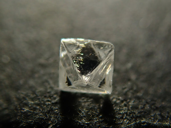 【12553274掲載】ロシア産ダイヤモンド原石（ソーヤブル） 0.085ctルース