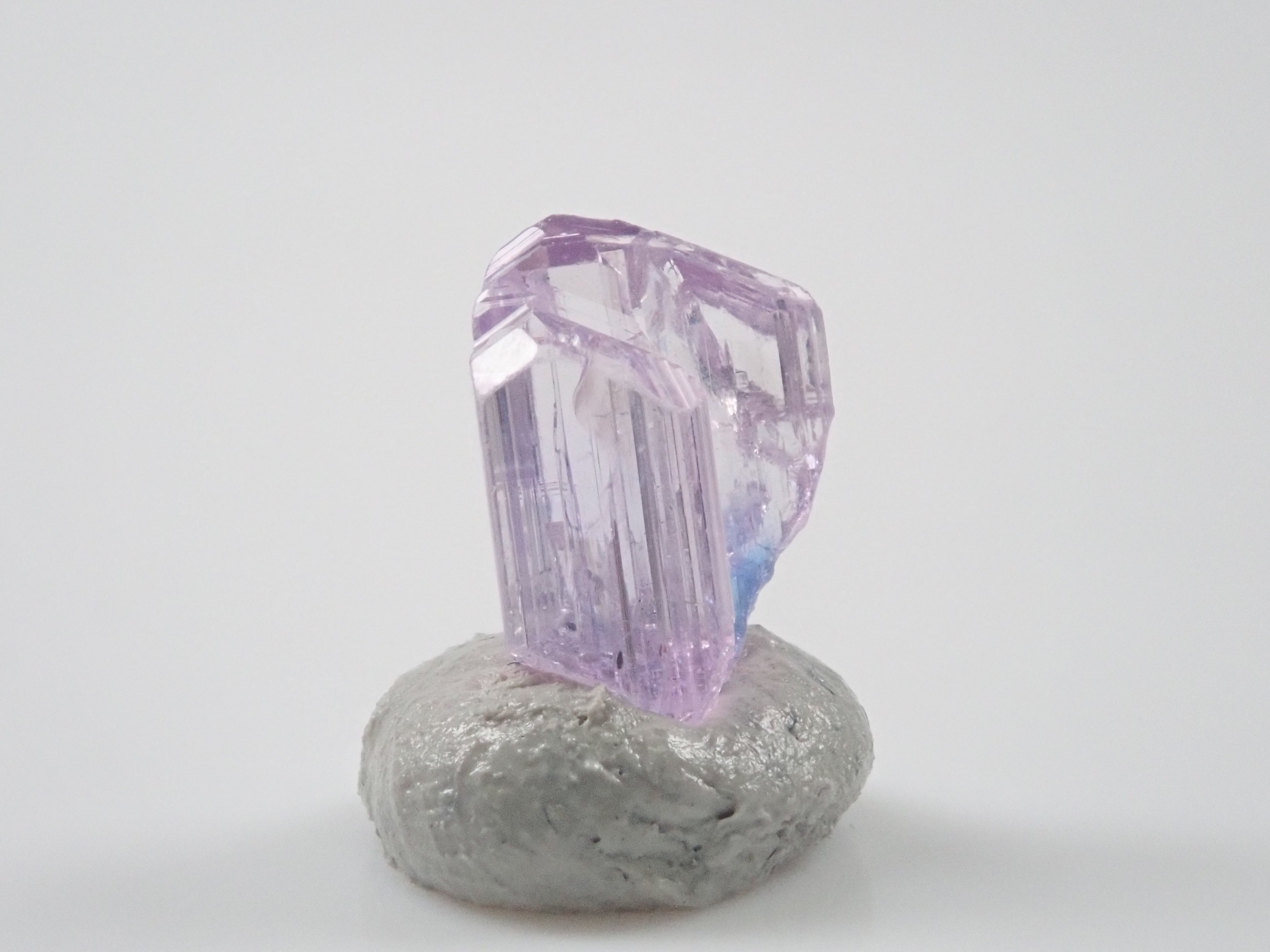 【12543492掲載】タンザニア産ピンクゾイサイト 1.581ct原石