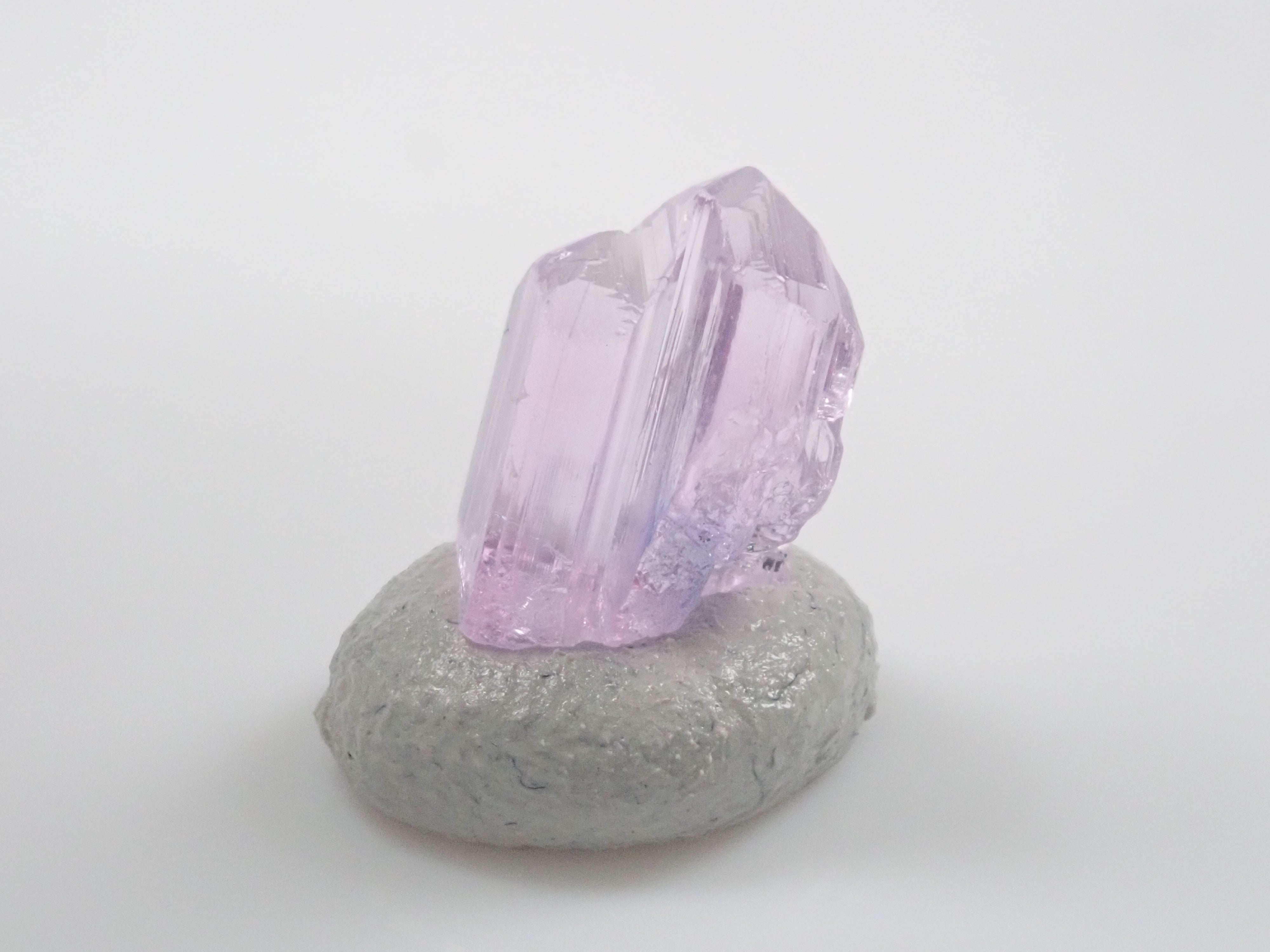 【12543492掲載】タンザニア産ピンクゾイサイト 1.581ct原石