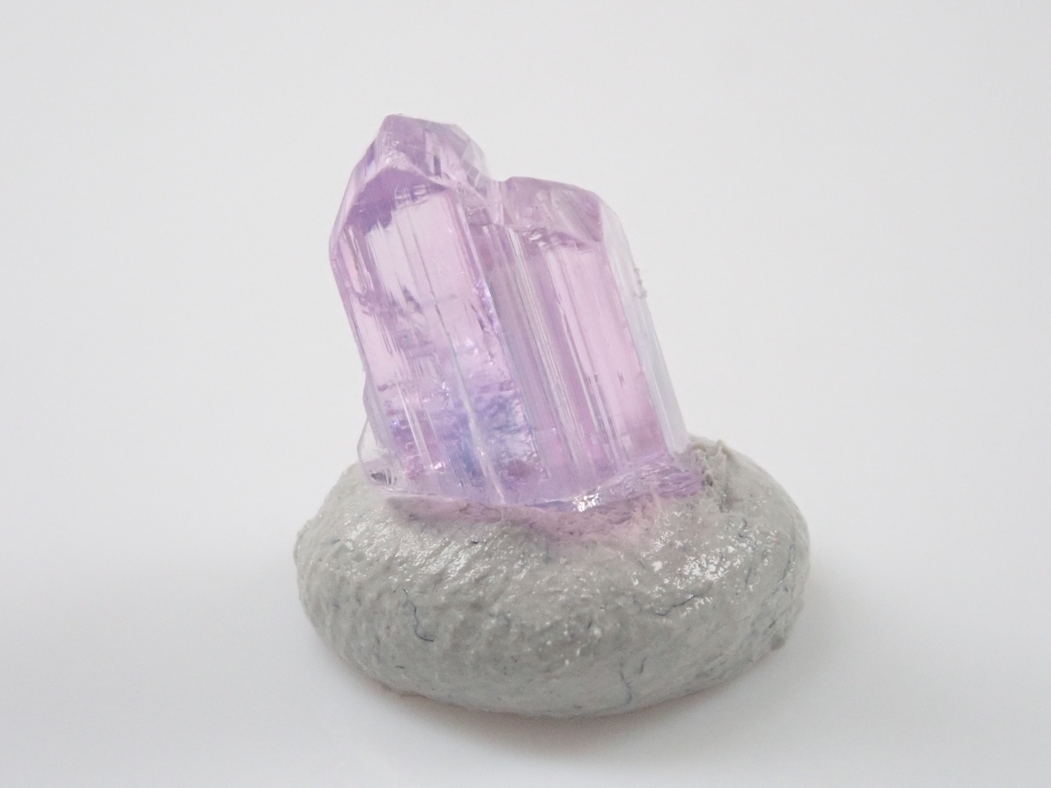 【12543492掲載】タンザニア産ピンクゾイサイト 1.581ct原石