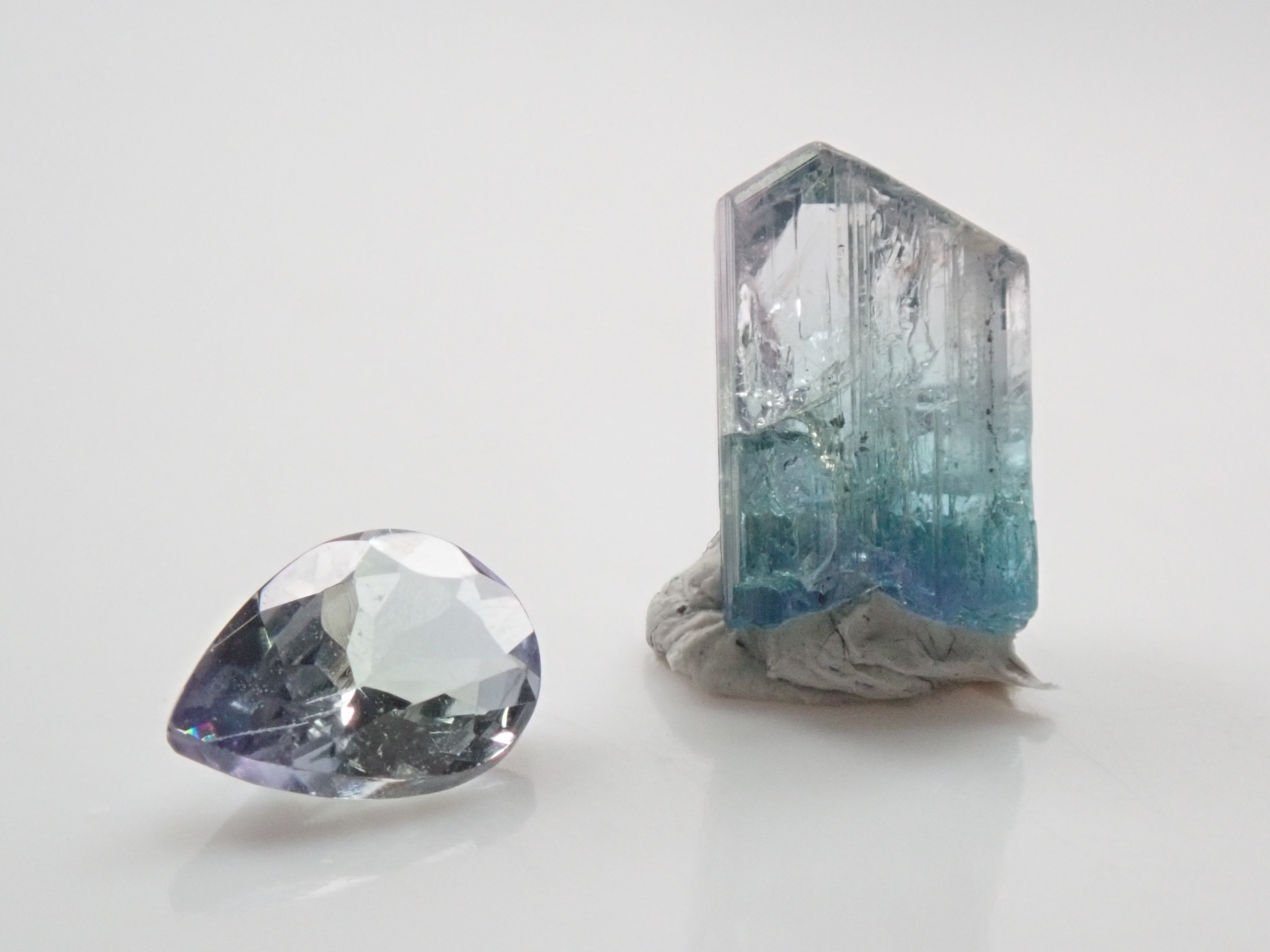 バイカラーゾイサイト 1.497ct原石