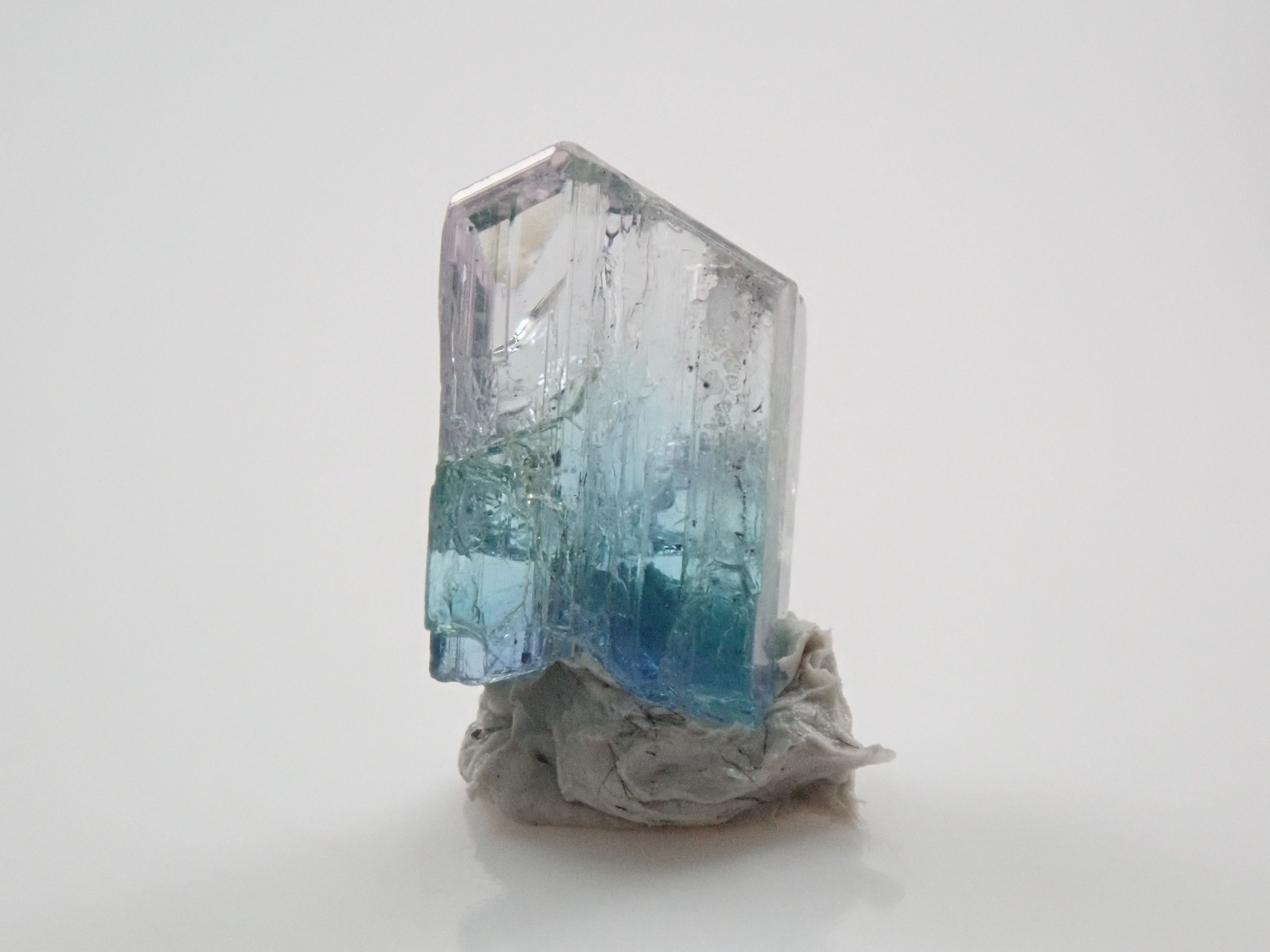 【12543391掲載】バイカラーゾイサイト 1.497ct原石