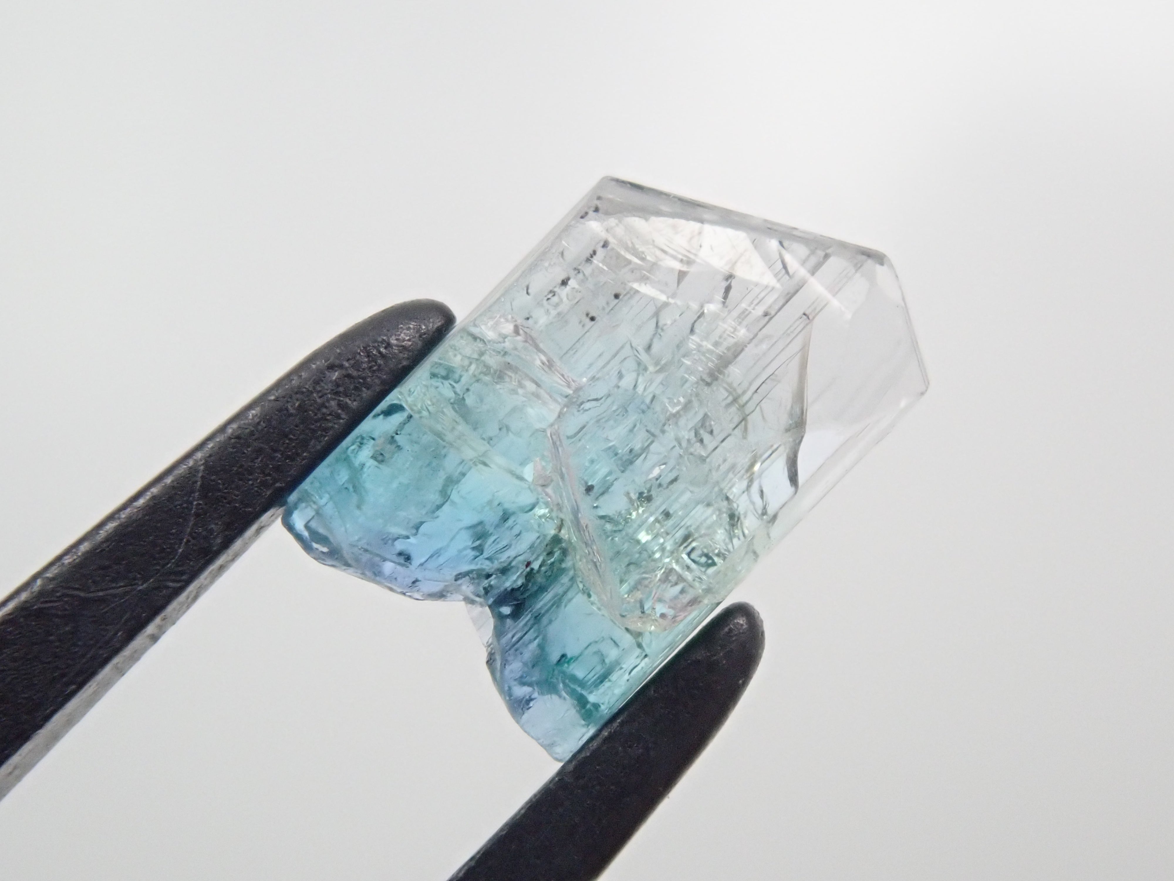 【12543391掲載】バイカラーゾイサイト 1.497ct原石