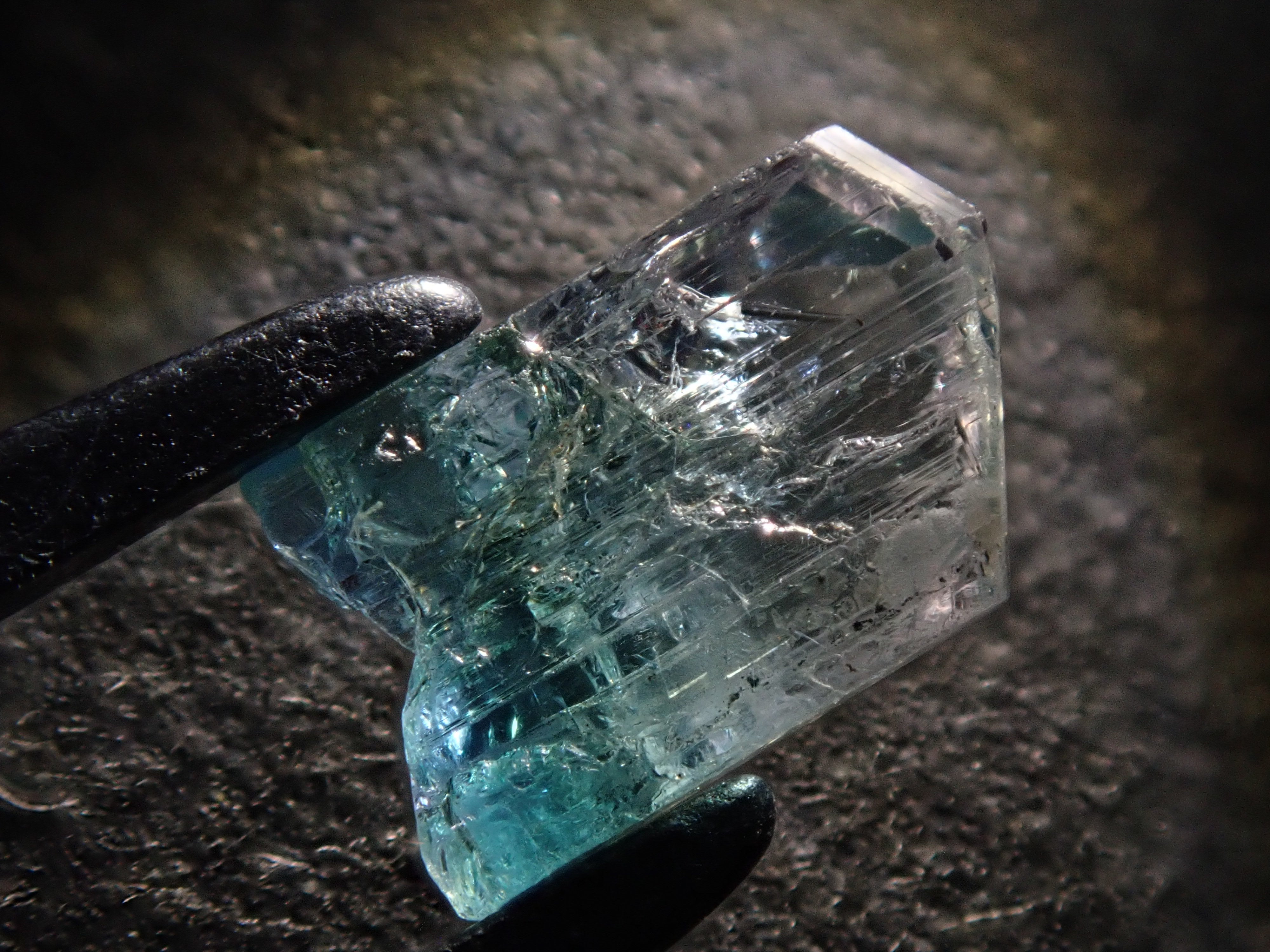 小さい石 Bicolor Zoisite 1.497ct rough stone