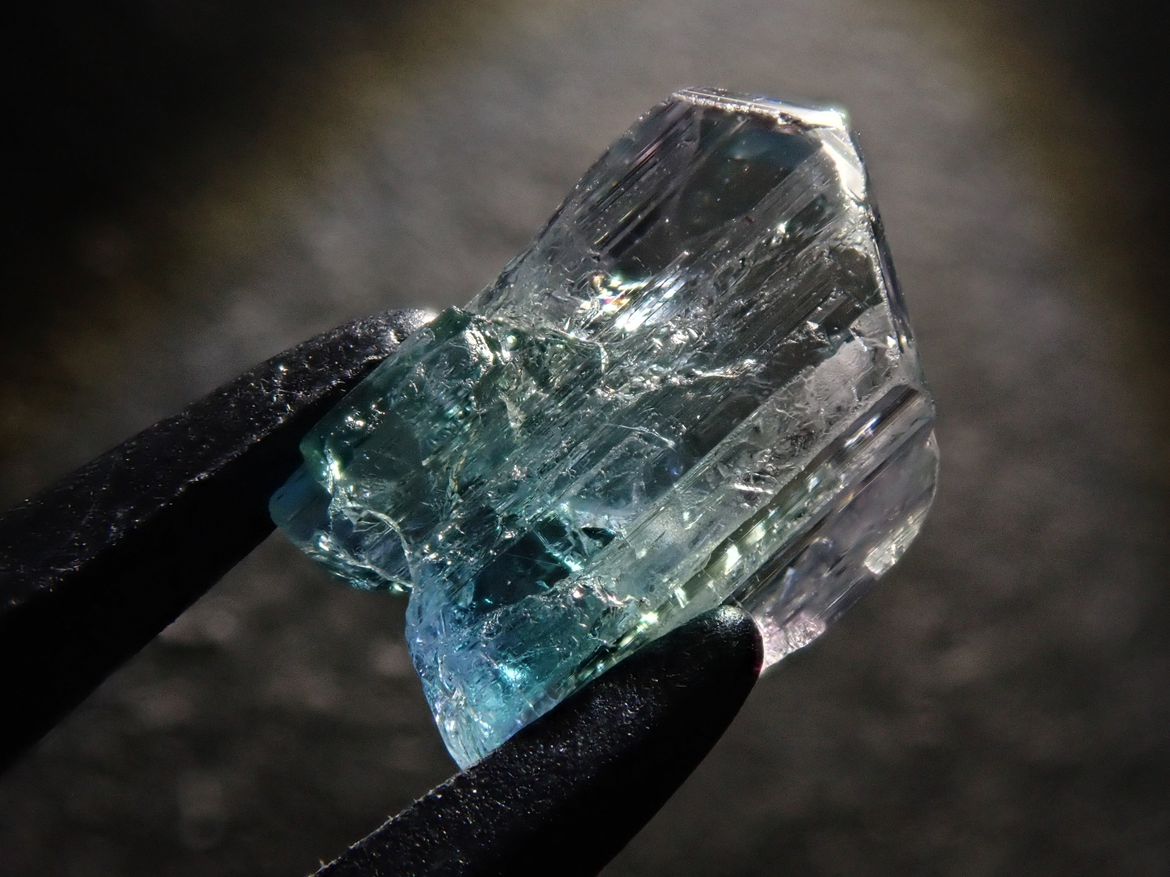 【12543391掲載】バイカラーゾイサイト 1.497ct原石