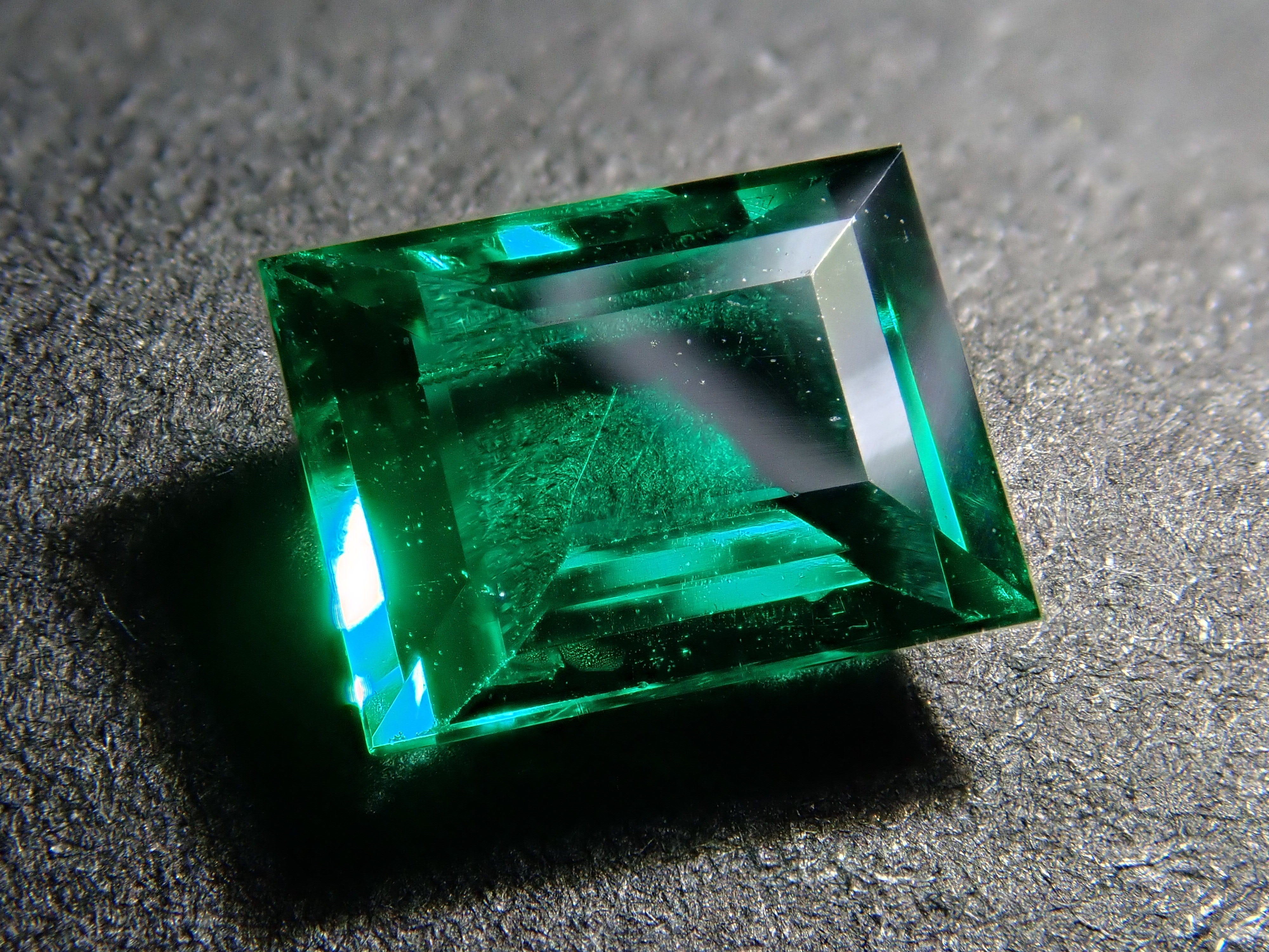 【12543545掲載】ノンオイルエメラルド 0.510ctルース