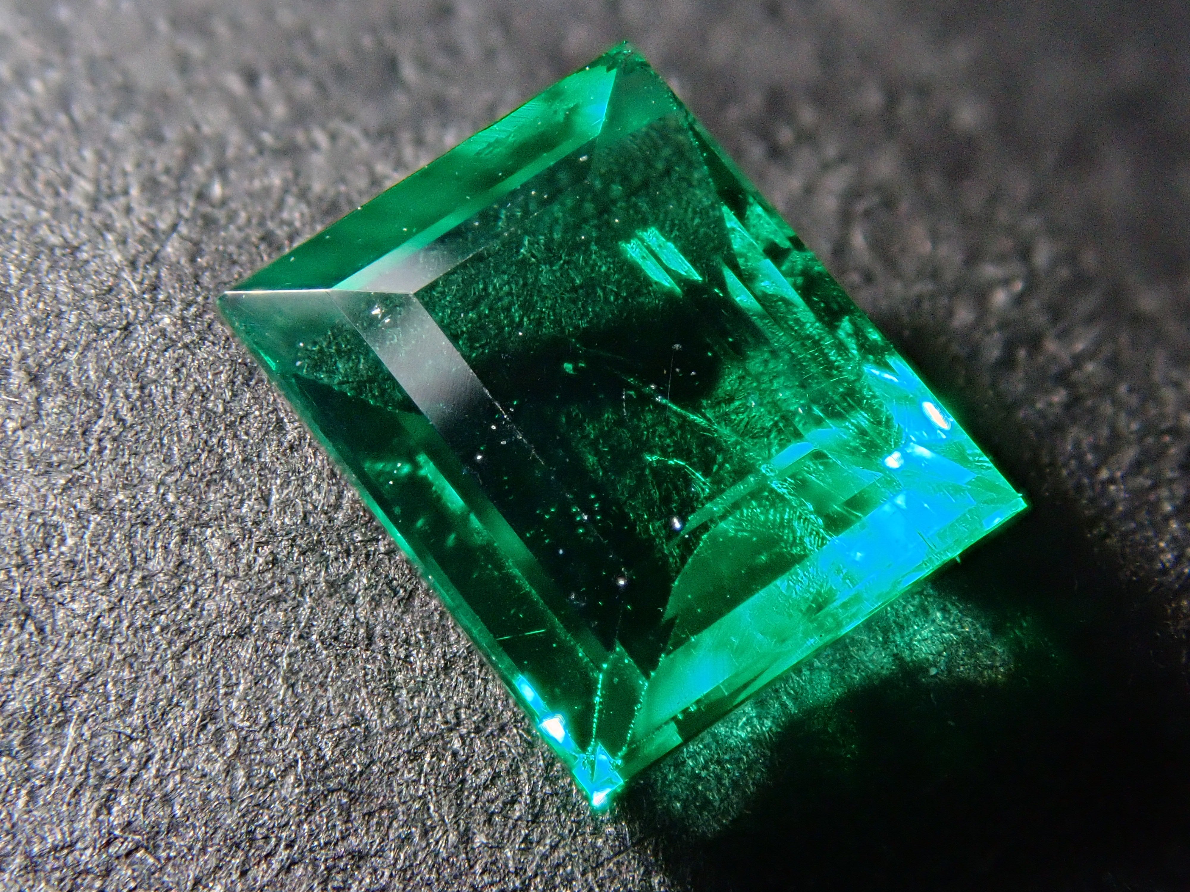 【12543545掲載】ノンオイルエメラルド 0.510ctルース