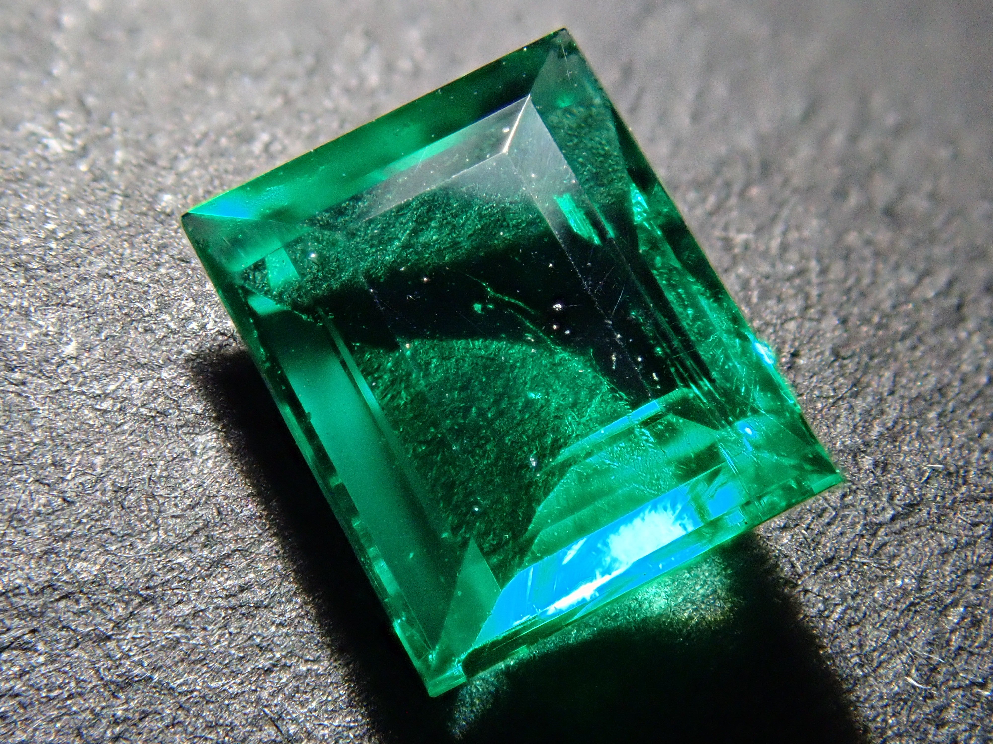 【12543545掲載】ノンオイルエメラルド 0.510ctルース