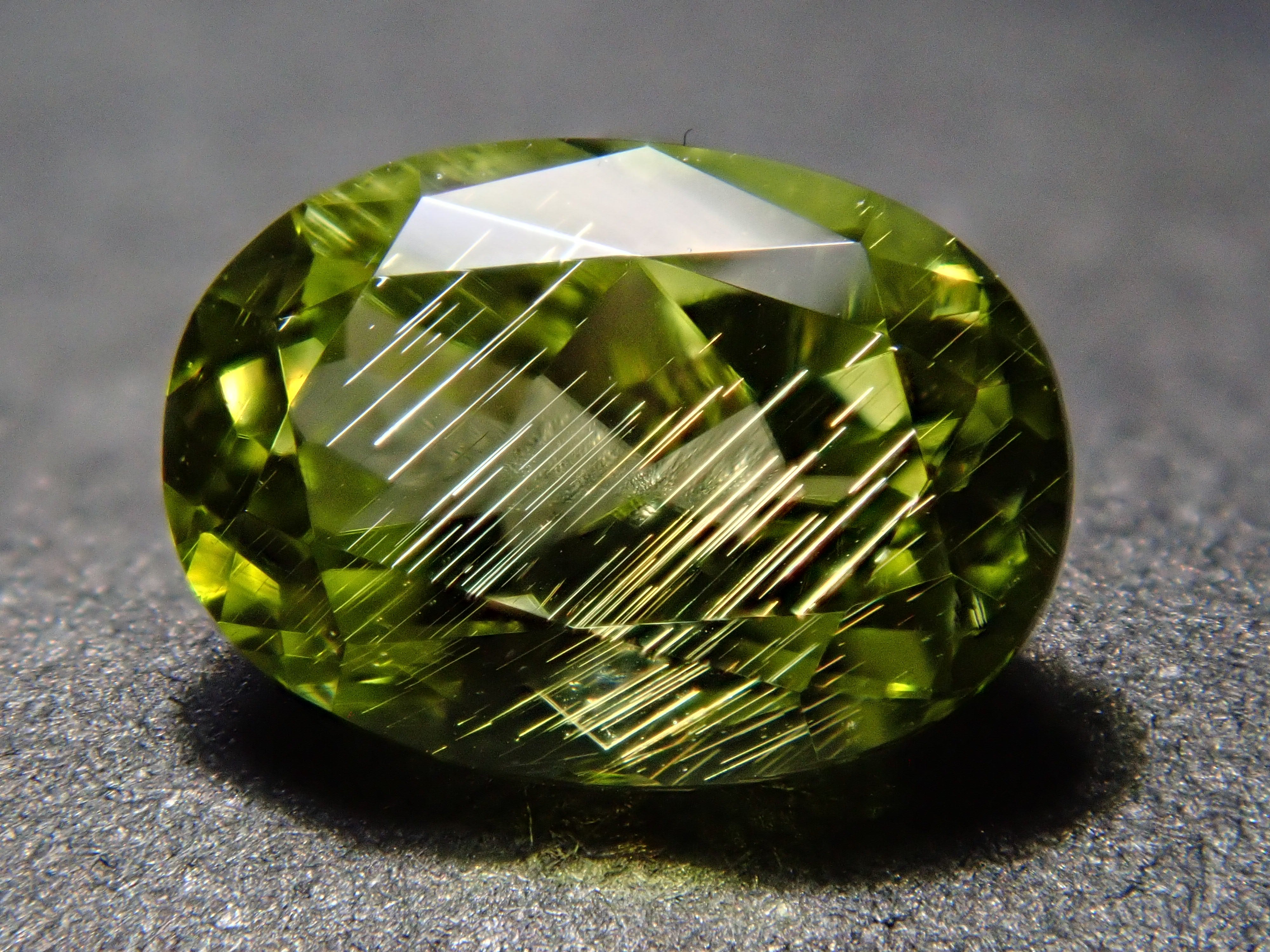 《Yurakucho Marui 20240725》Parasite Peridot (Parasite Peridot) 0.541ct Loose Stone Japan-Germany Exchange