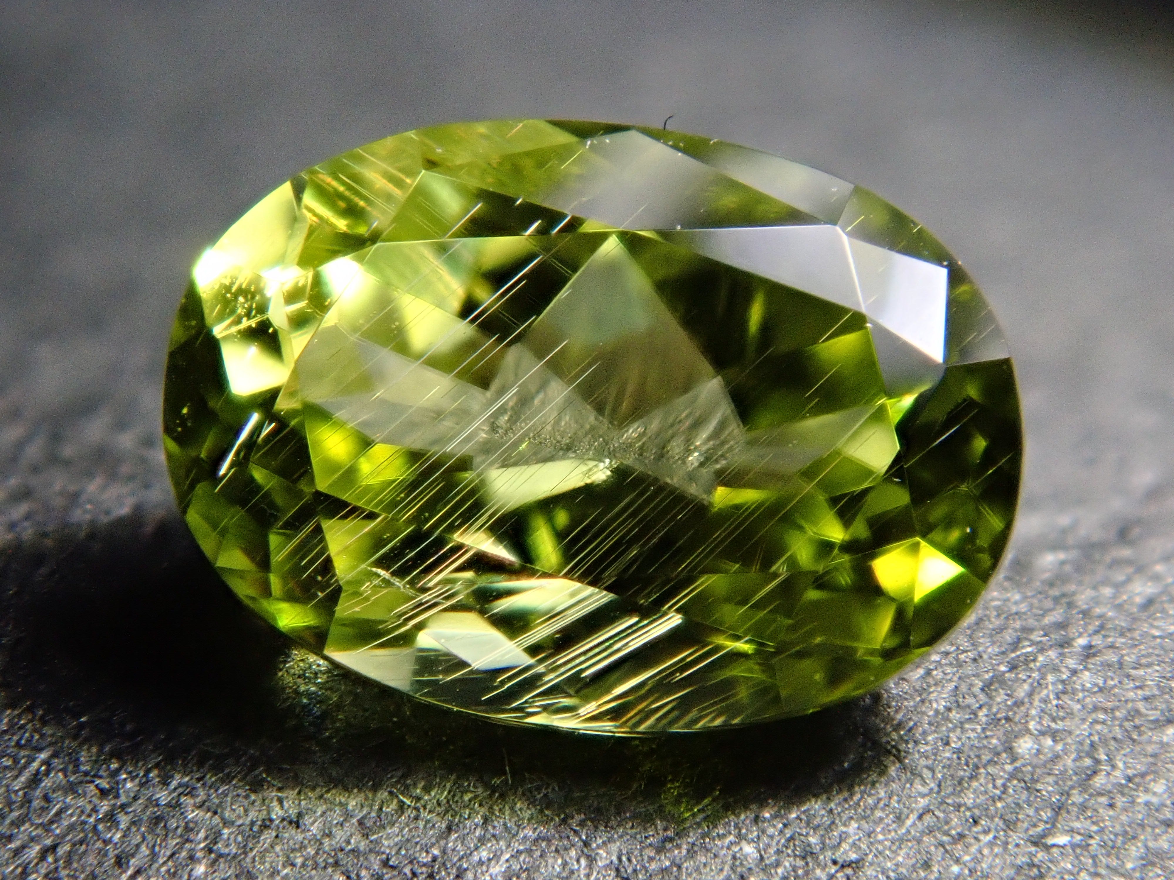 《Yurakucho Marui 20240725》Parasite Peridot (Parasite Peridot) 0.541ct Loose Stone Japan-Germany Exchange