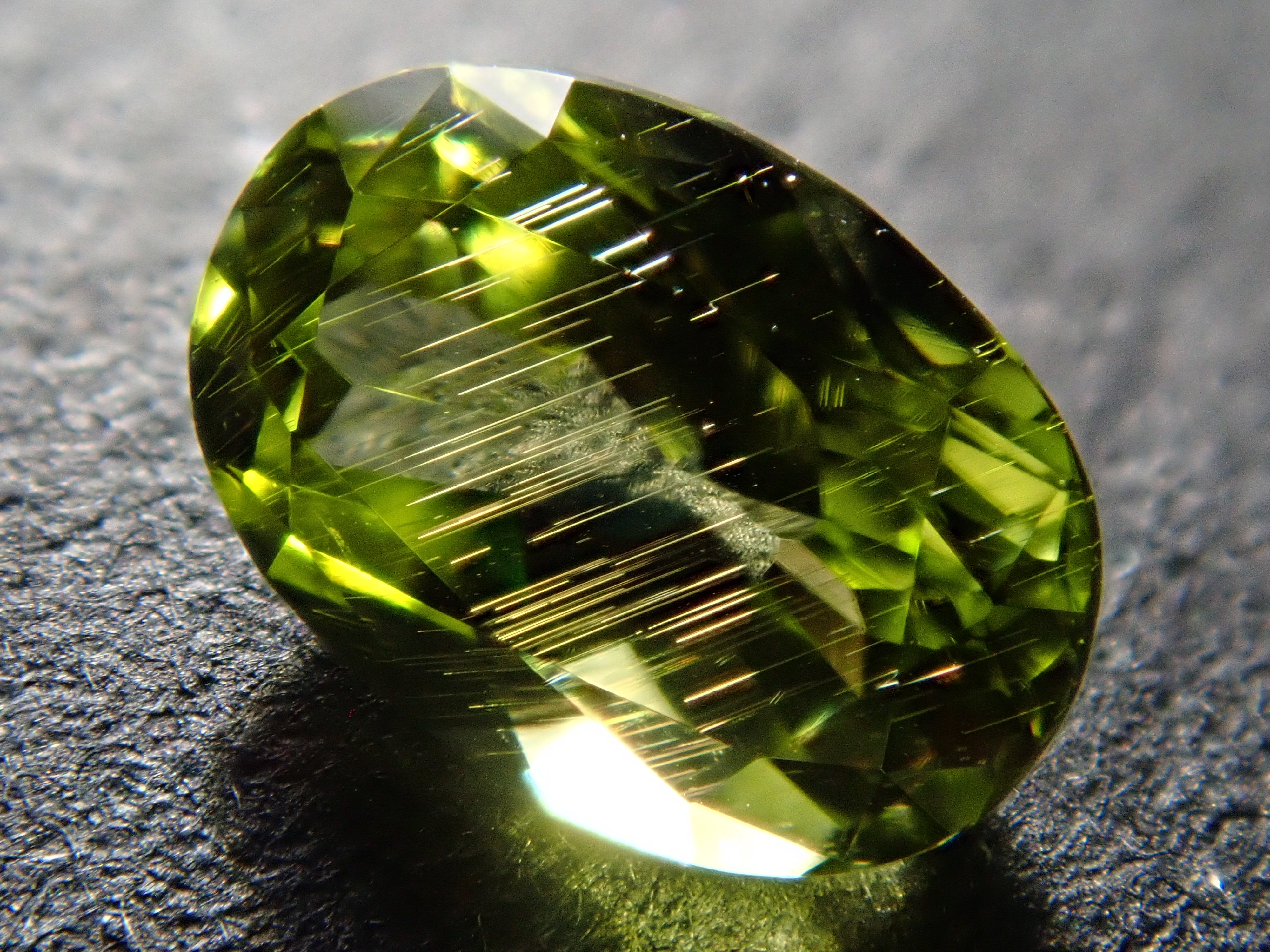 《Yurakucho Marui 20240725》Parasite Peridot (Parasite Peridot) 0.541ct Loose Stone Japan-Germany Exchange