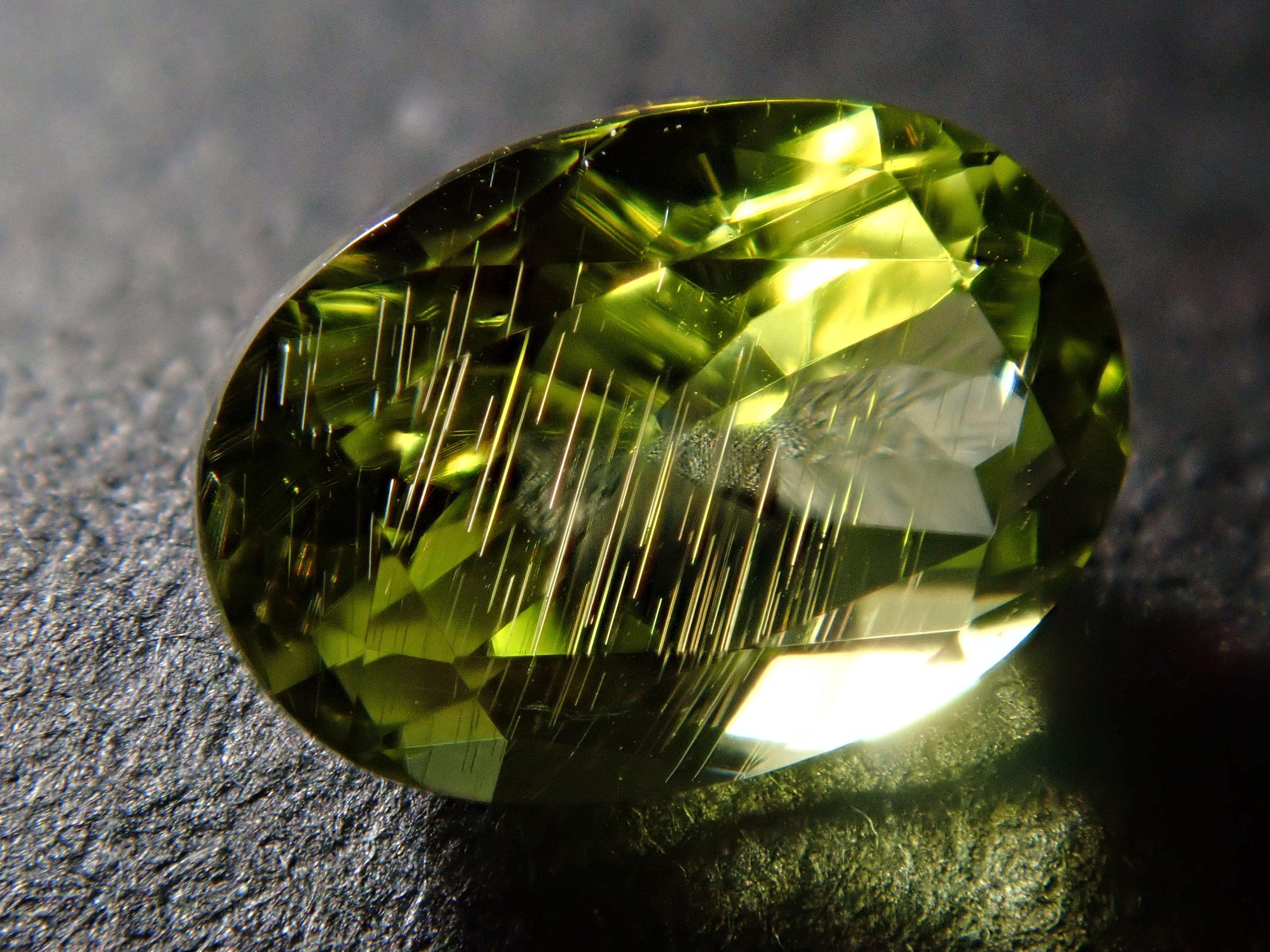 《Yurakucho Marui 20240725》Parasite Peridot (Parasite Peridot) 0.541ct Loose Stone Japan-Germany Exchange