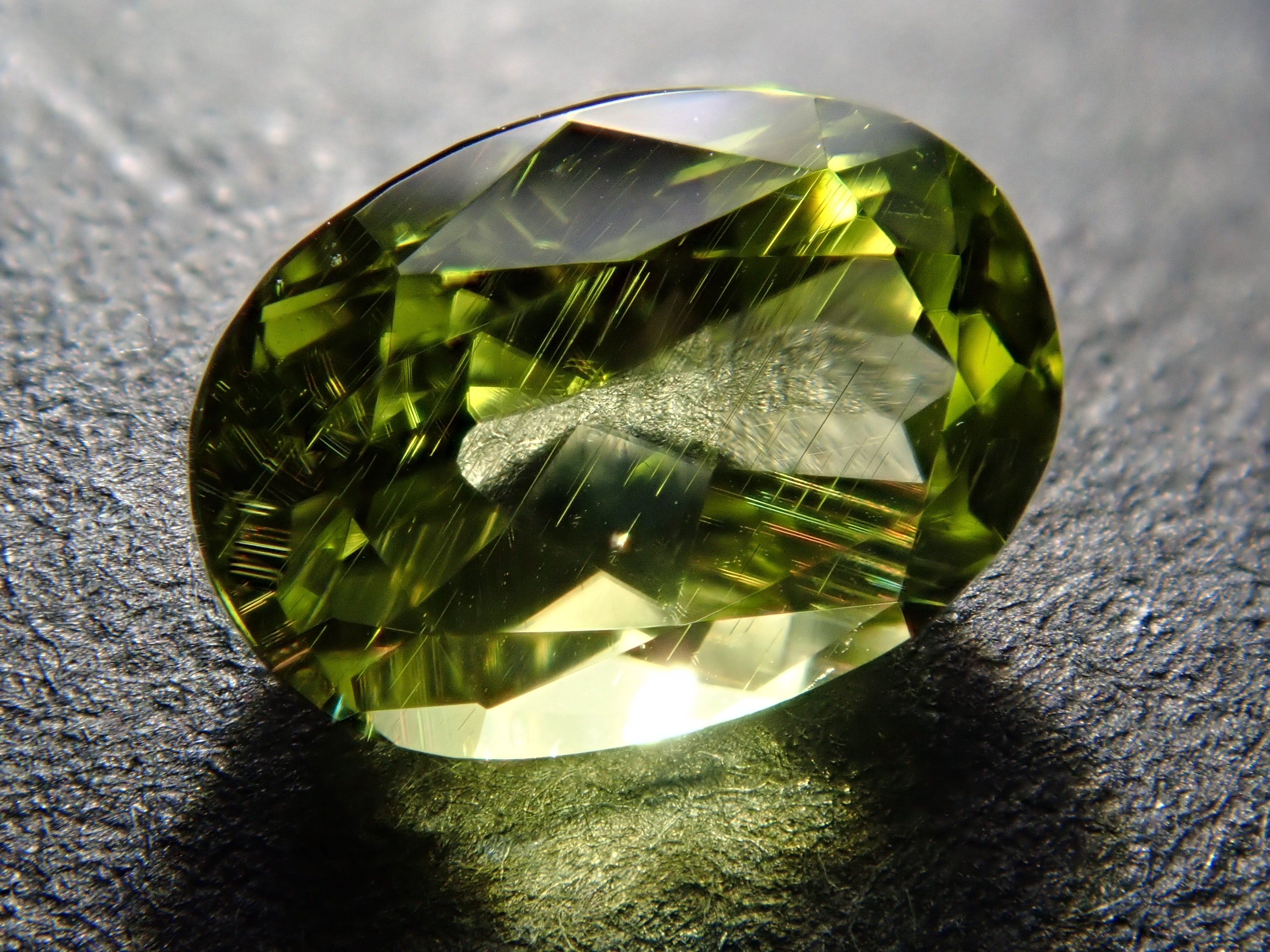 《Yurakucho Marui 20240725》Parasite Peridot (Parasite Peridot) 0.541ct Loose Stone Japan-Germany Exchange