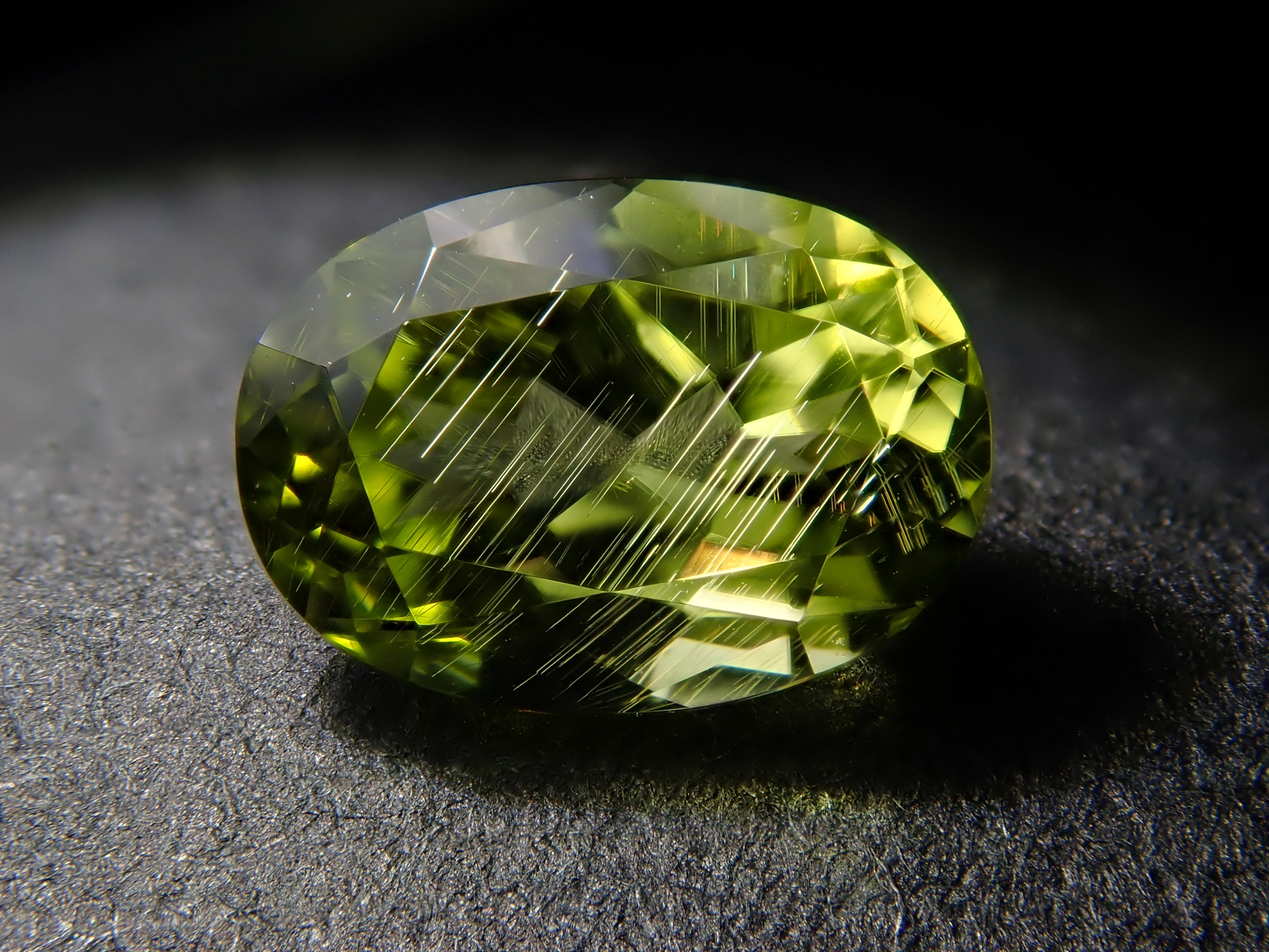 《Yurakucho Marui 20240725》Parasite Peridot (Parasite Peridot) 0.541ct Loose Stone Japan-Germany Exchange