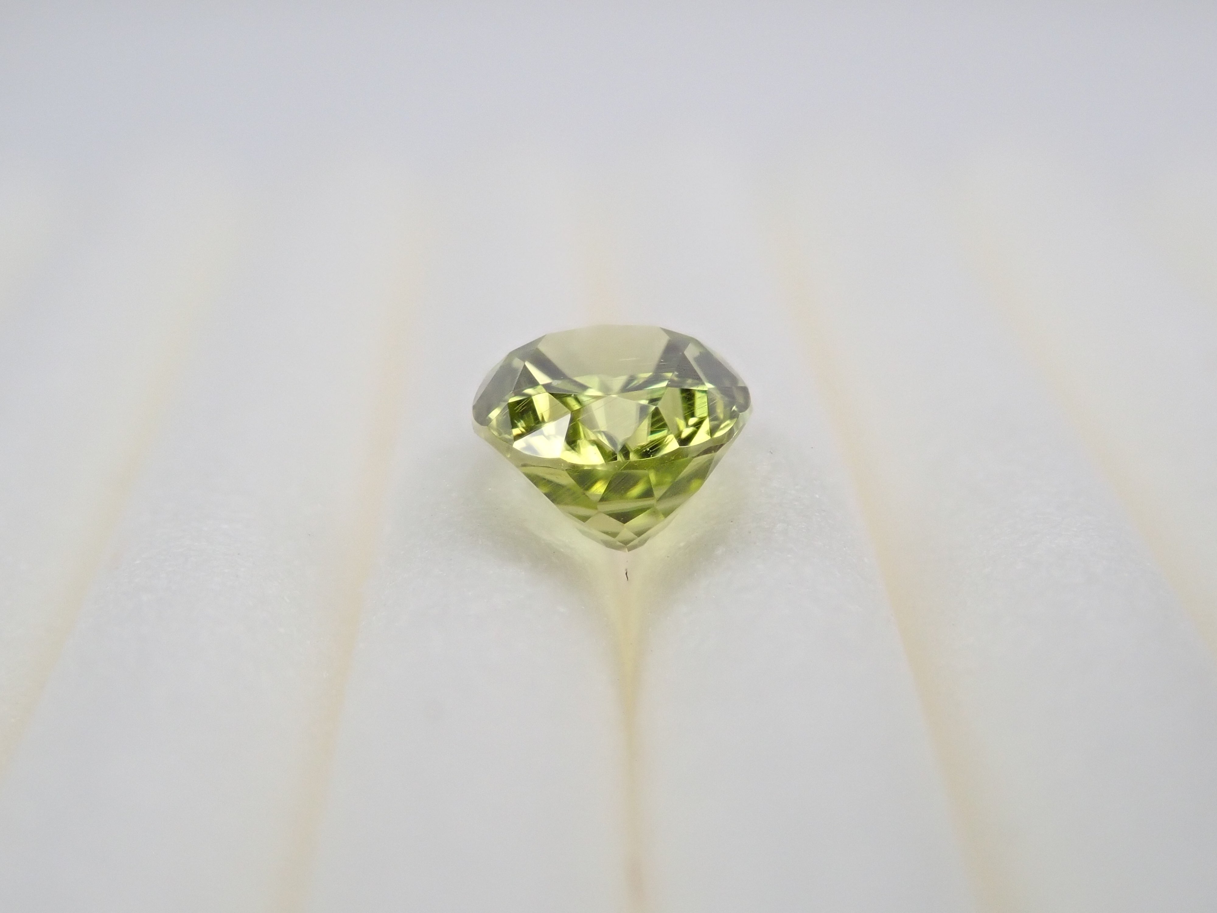 《Yurakucho Marui 20240725》Parasite Peridot (Parasite Peridot) 0.541ct Loose Stone Japan-Germany Exchange