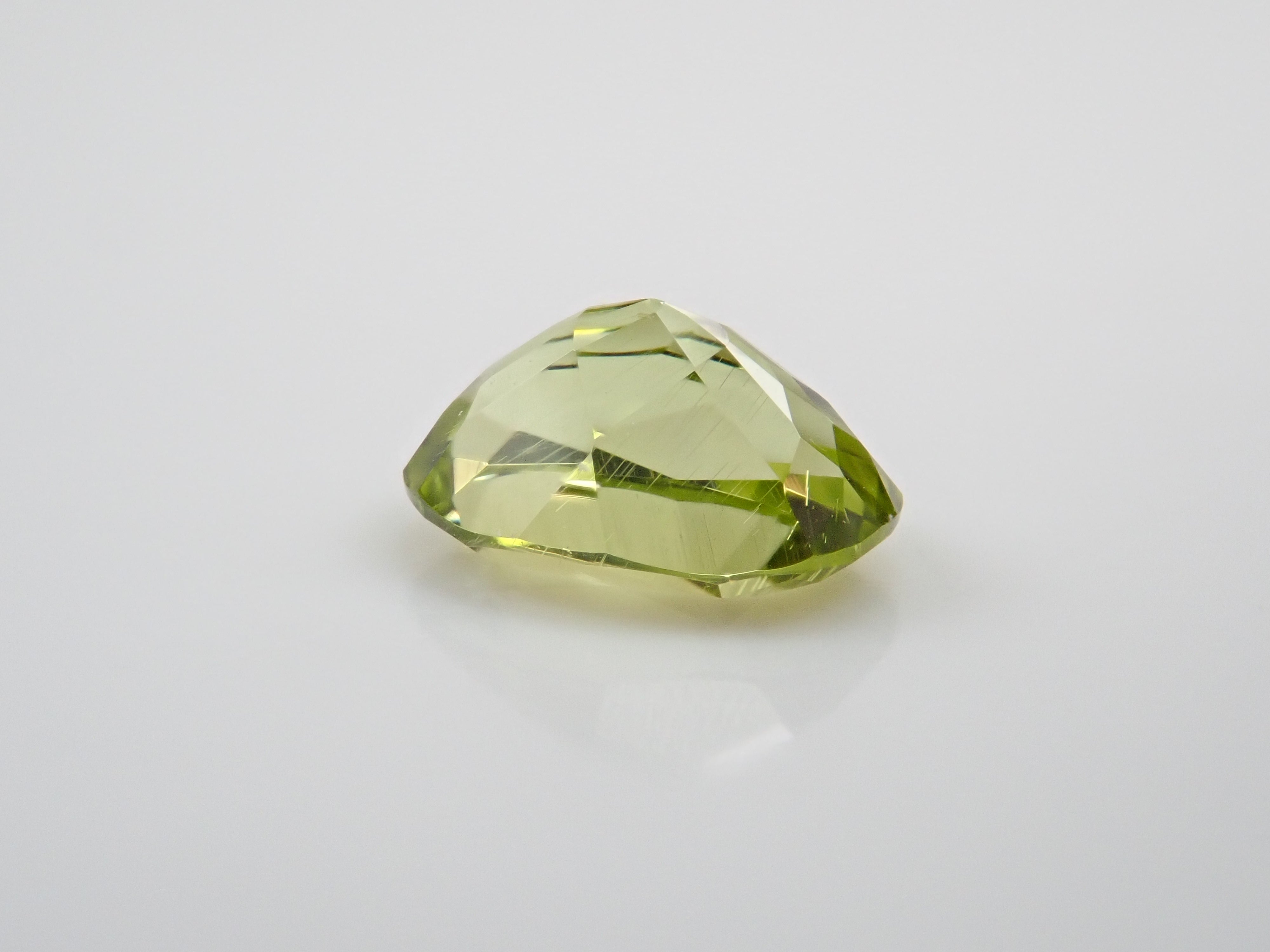 Parasite Peridot (Paracytic Peridot) 0.541ct Loose Japanese-German Edition