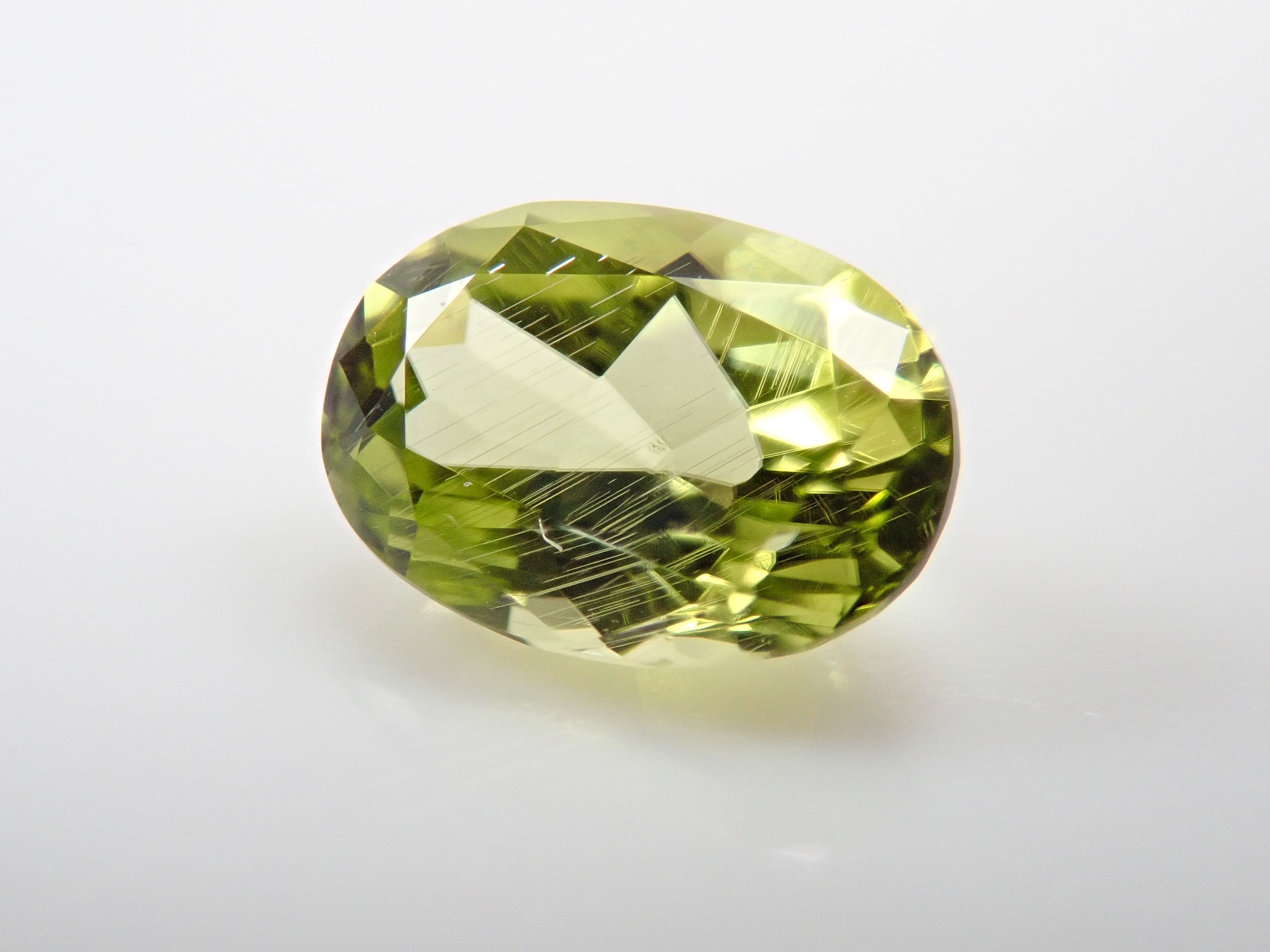 Parasite Peridot (Paracytic Peridot) 0.541ct Loose Japanese-German Edition