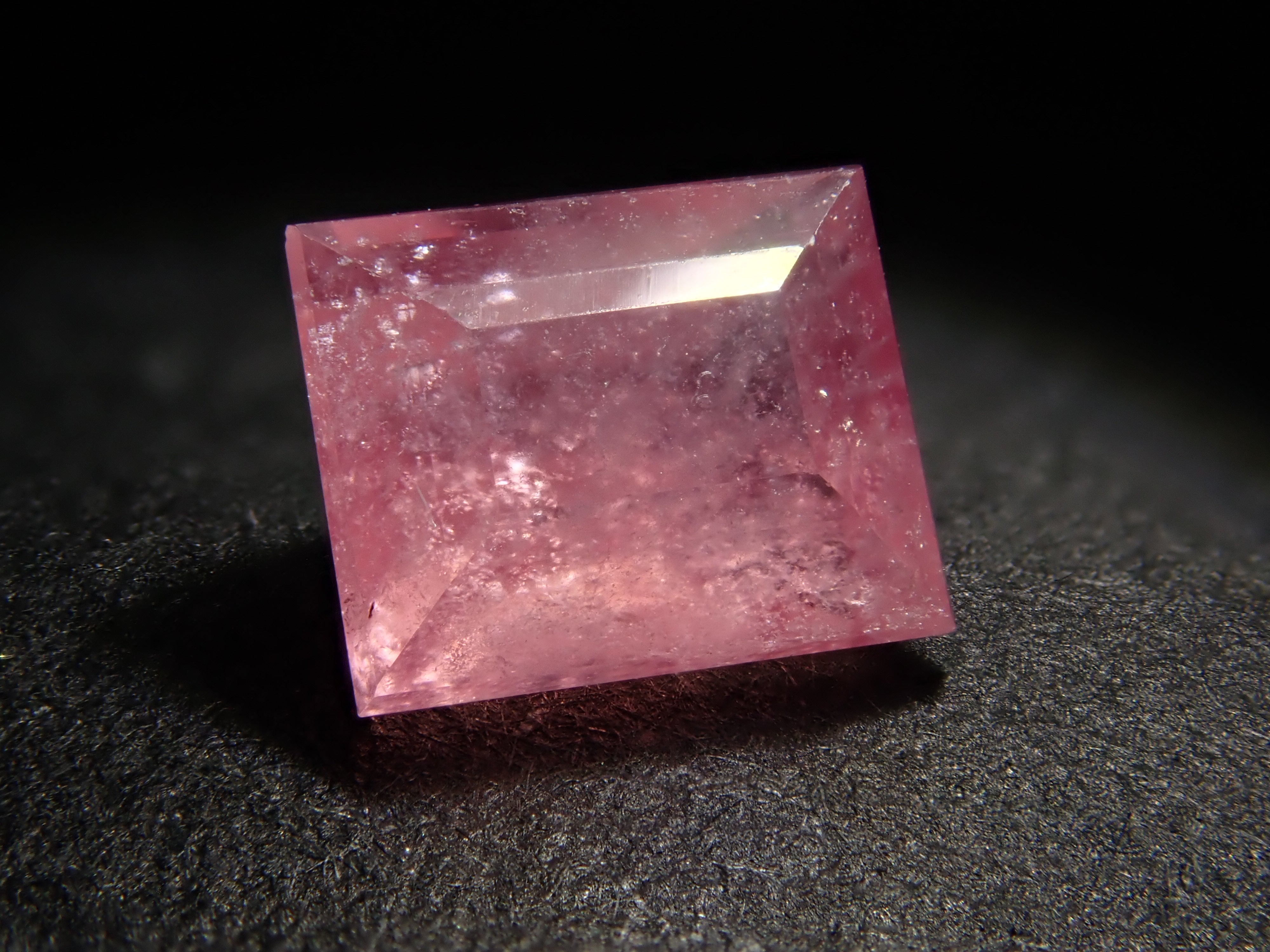 【12543590掲載】グリーンランド産タグトゥパイト 0.420ctルース