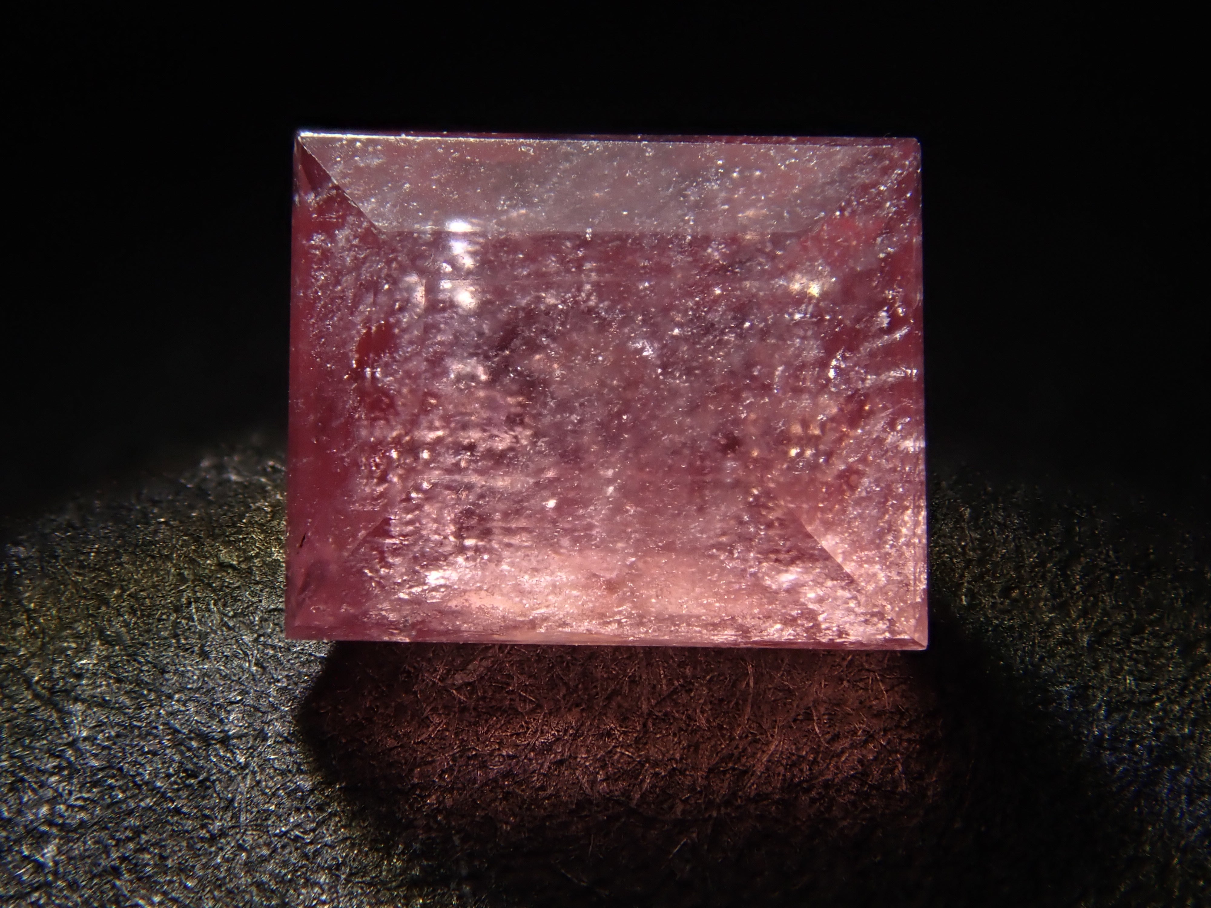 【12543590掲載】グリーンランド産タグトゥパイト 0.420ctルース