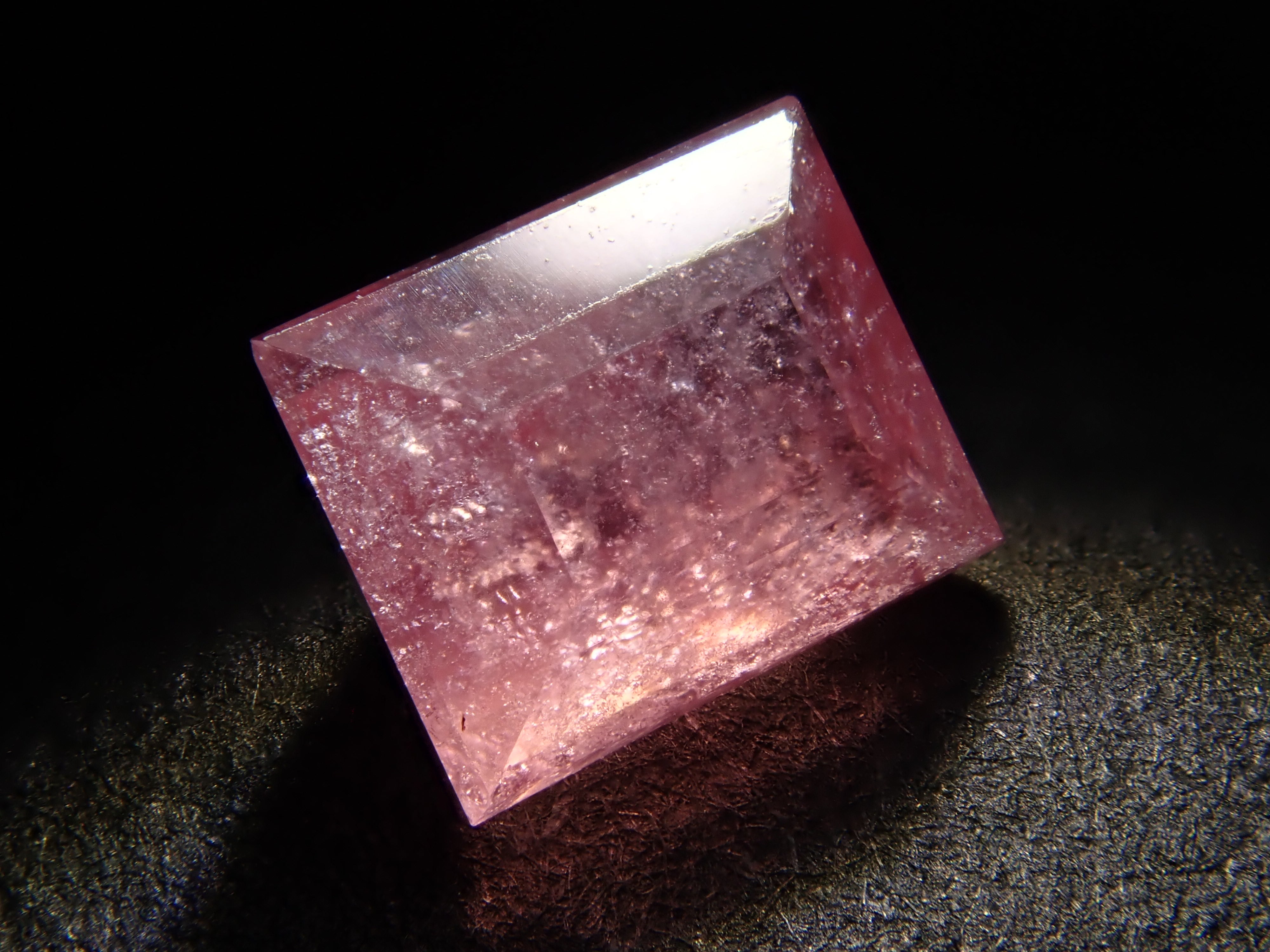 【12543590掲載】グリーンランド産タグトゥパイト 0.420ctルース