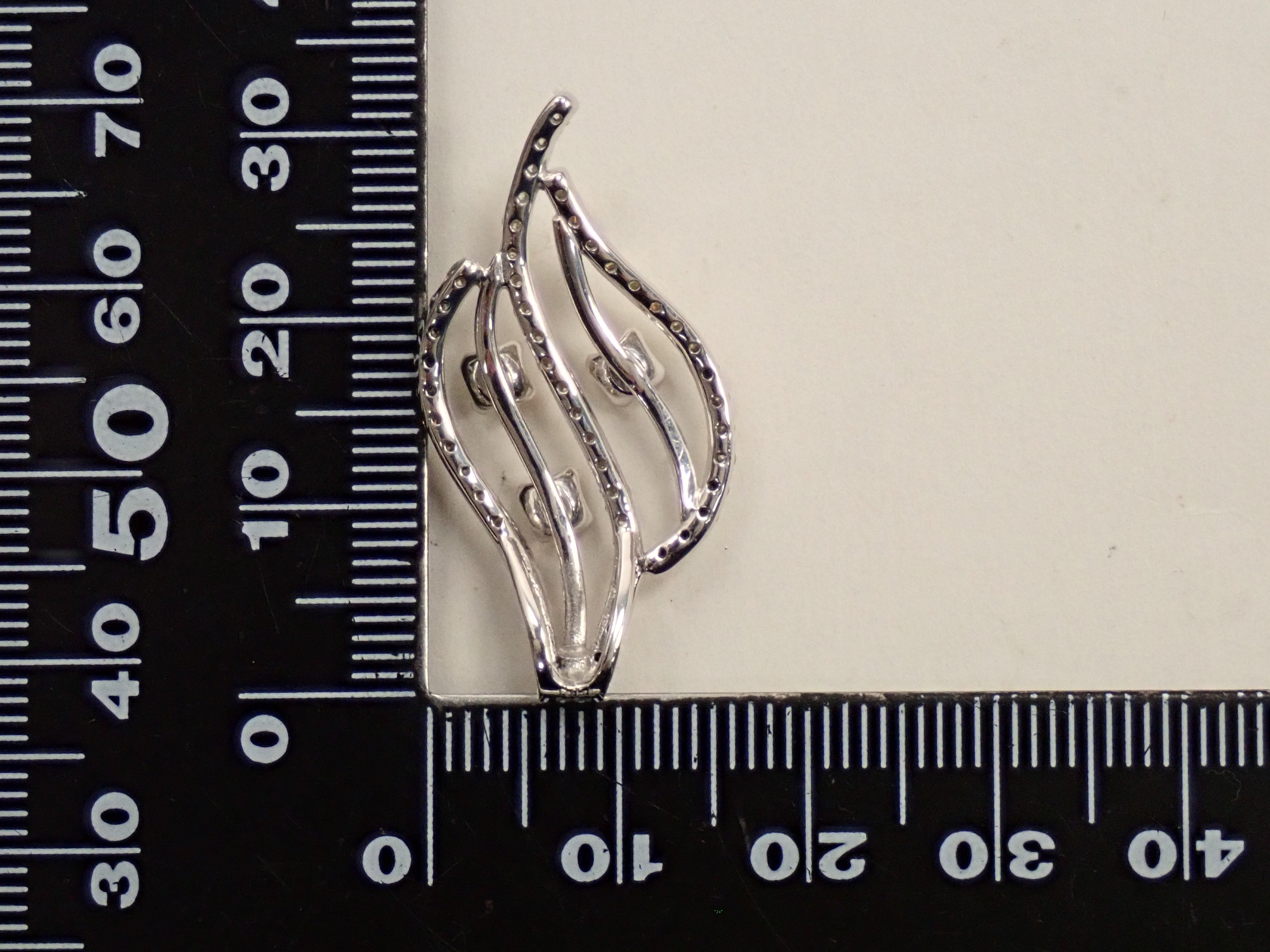 K18WG ダイヤモンド ペンダントトップ（ネックレストップ）