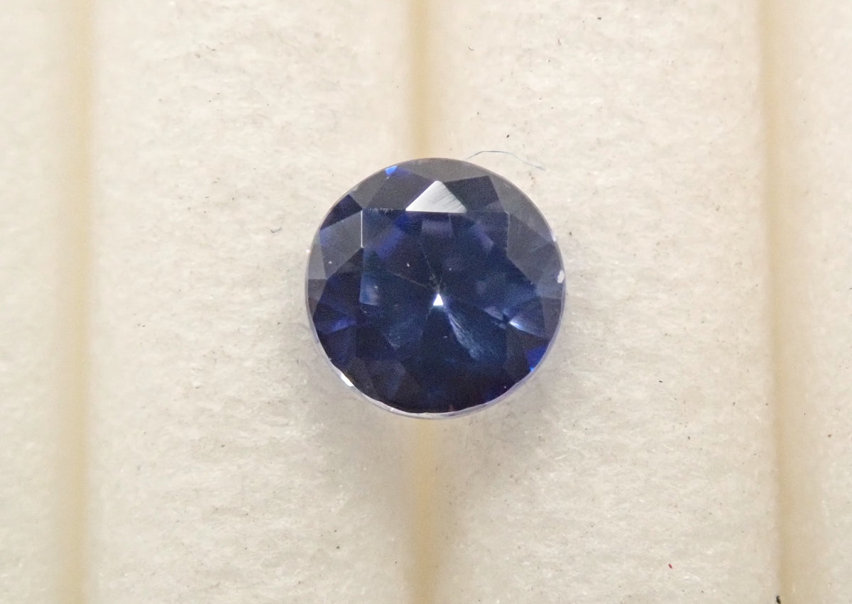 アメリカ産ベニトアイト 3.1mm/0.129ctルース 鑑別書
