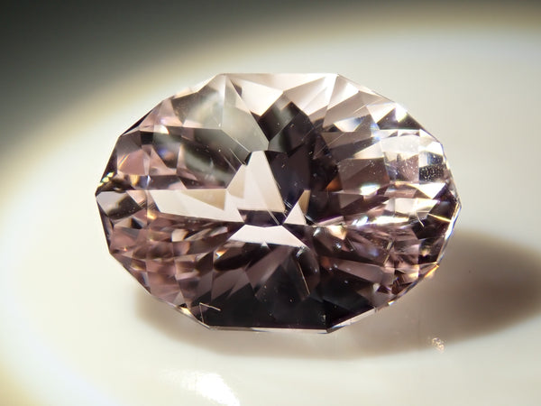 アフガニスタン産クンツァイト 4.992ctルース