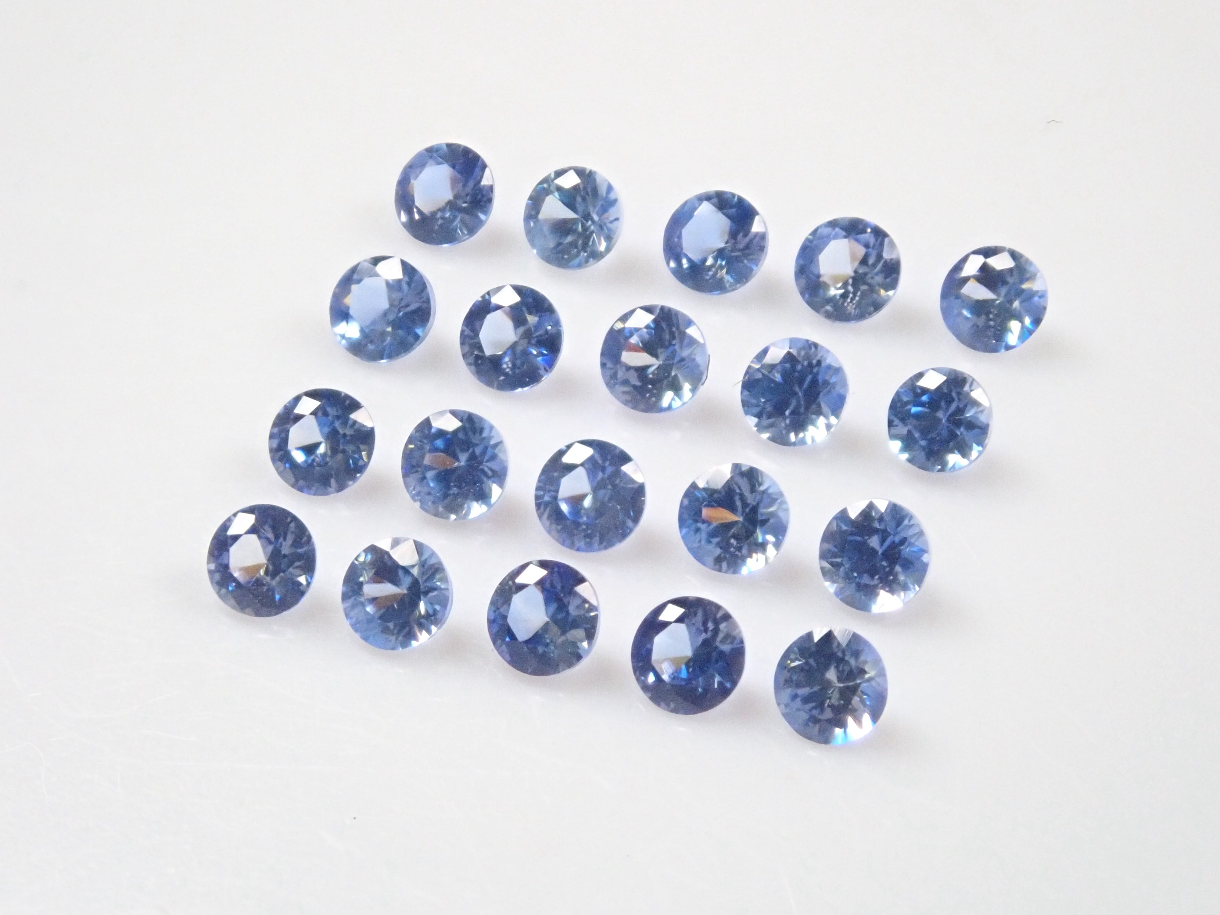 ベニトアイト1石（ラウンドカット,2.0mm）《複数購入割引有》