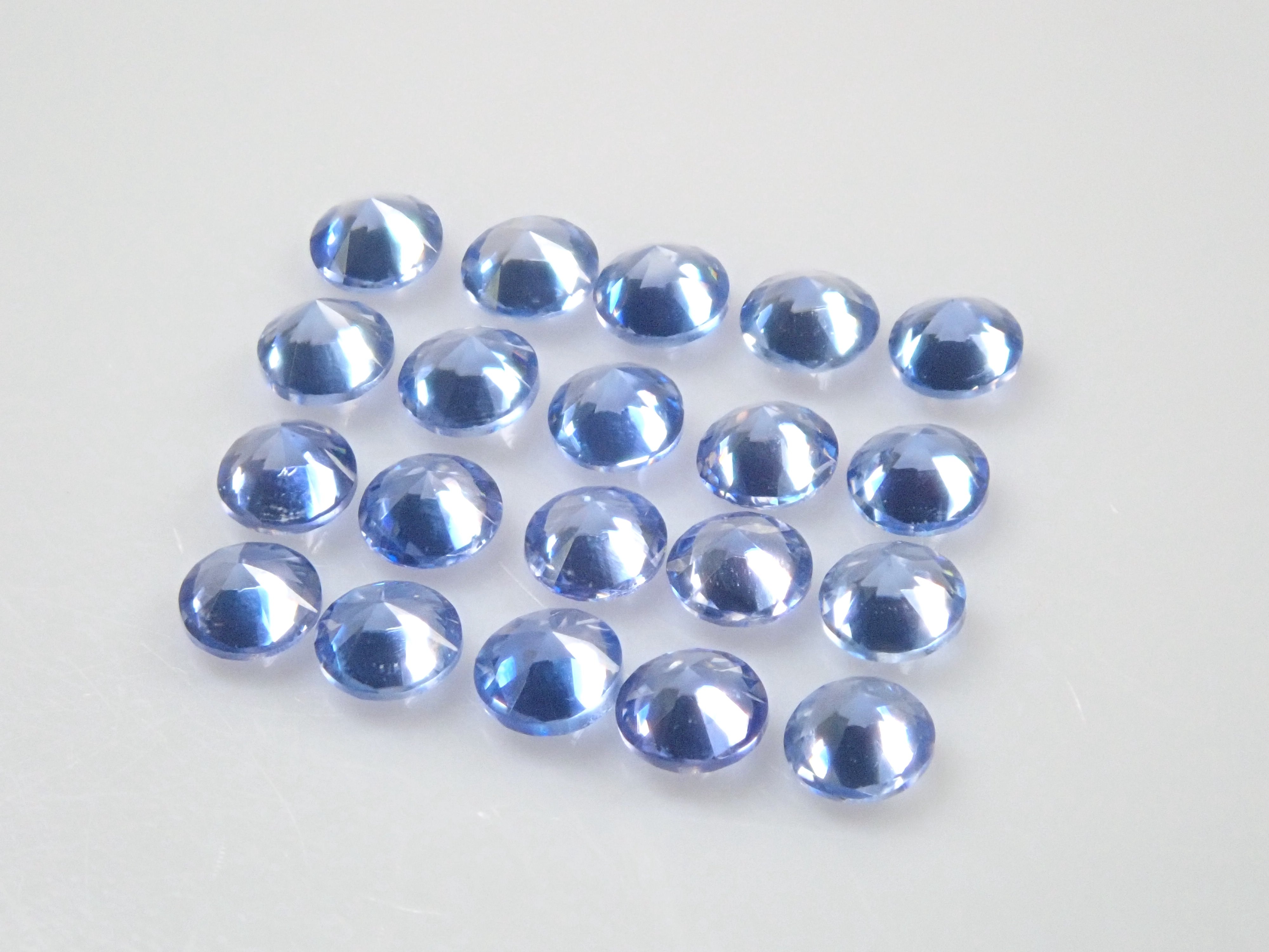 Benitoite 1 stone (round cut, 2.0mm)《Multiple purchase discount available》