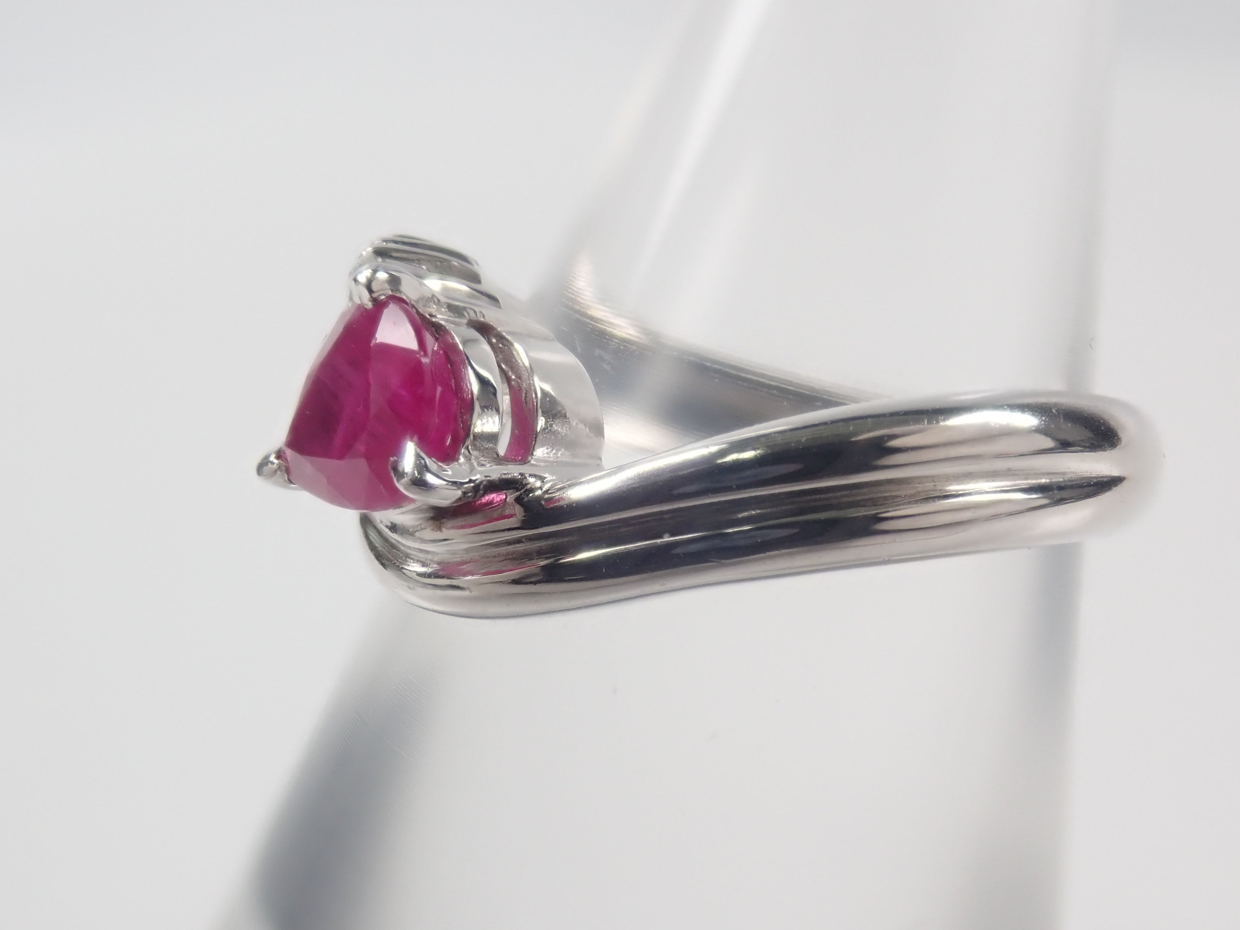 pohchies。天然ルビー 3.29.1.29ct ダイヤ Pt900 Pt900 ルビー 0.60ct・ダイヤモンド0.24ctリング 鑑別書