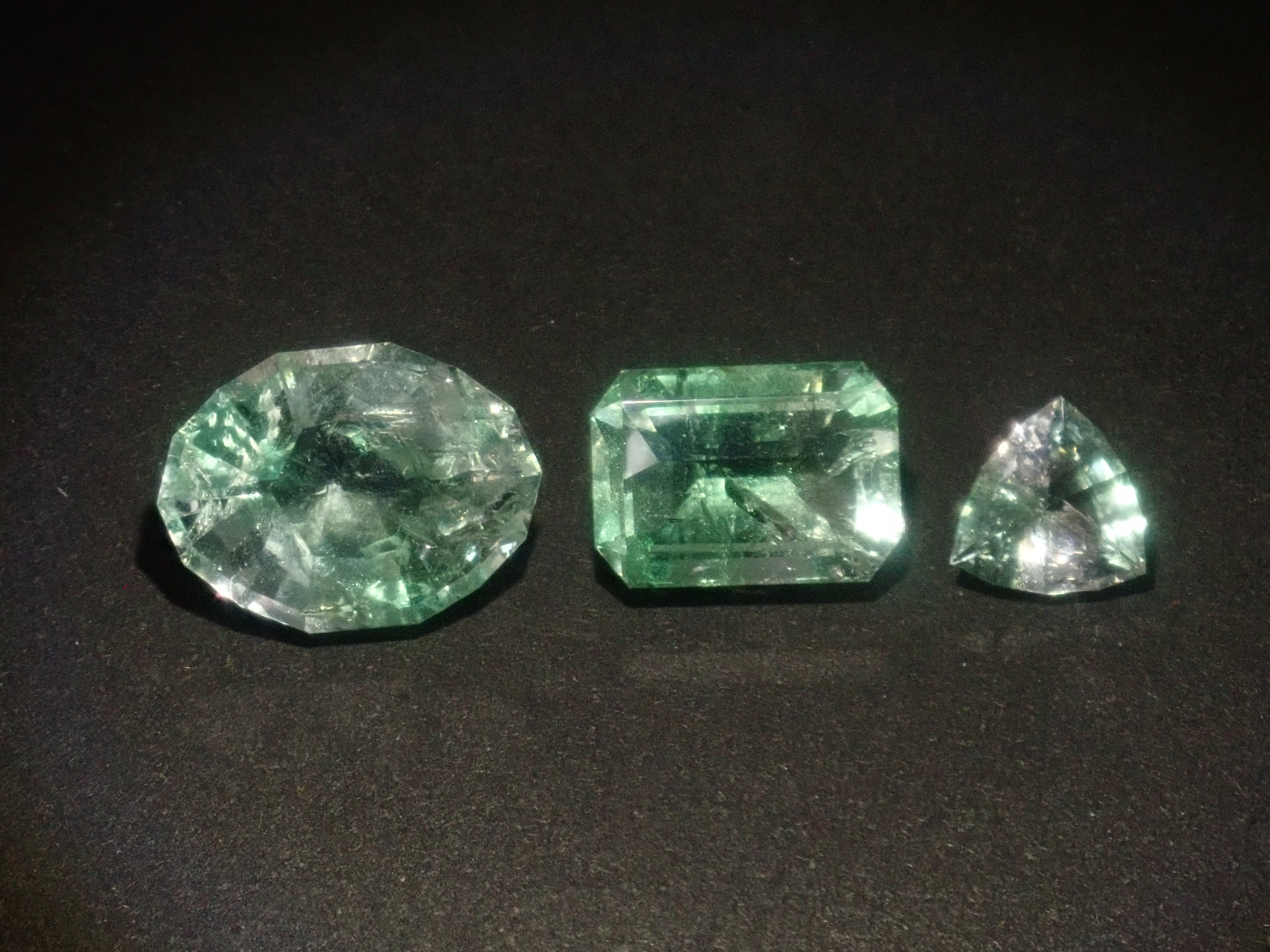 [6/ 10 PM JST Release] 《Limited to 11 Stones》Bicolor Gemstone Gacha featuring Paraiba Tourmaline and Euclase 《Bulk Purchase Discount Available》