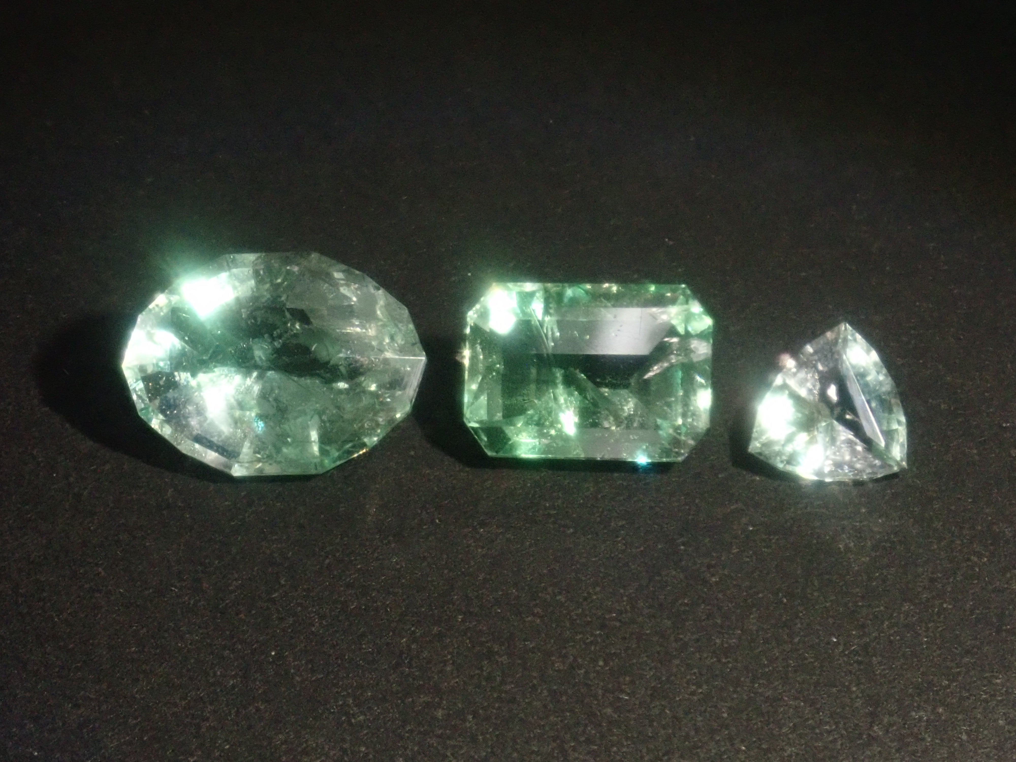 [6/ 10 PM JST Release] 《Limited to 11 Stones》Bicolor Gemstone Gacha featuring Paraiba Tourmaline and Euclase 《Bulk Purchase Discount Available》