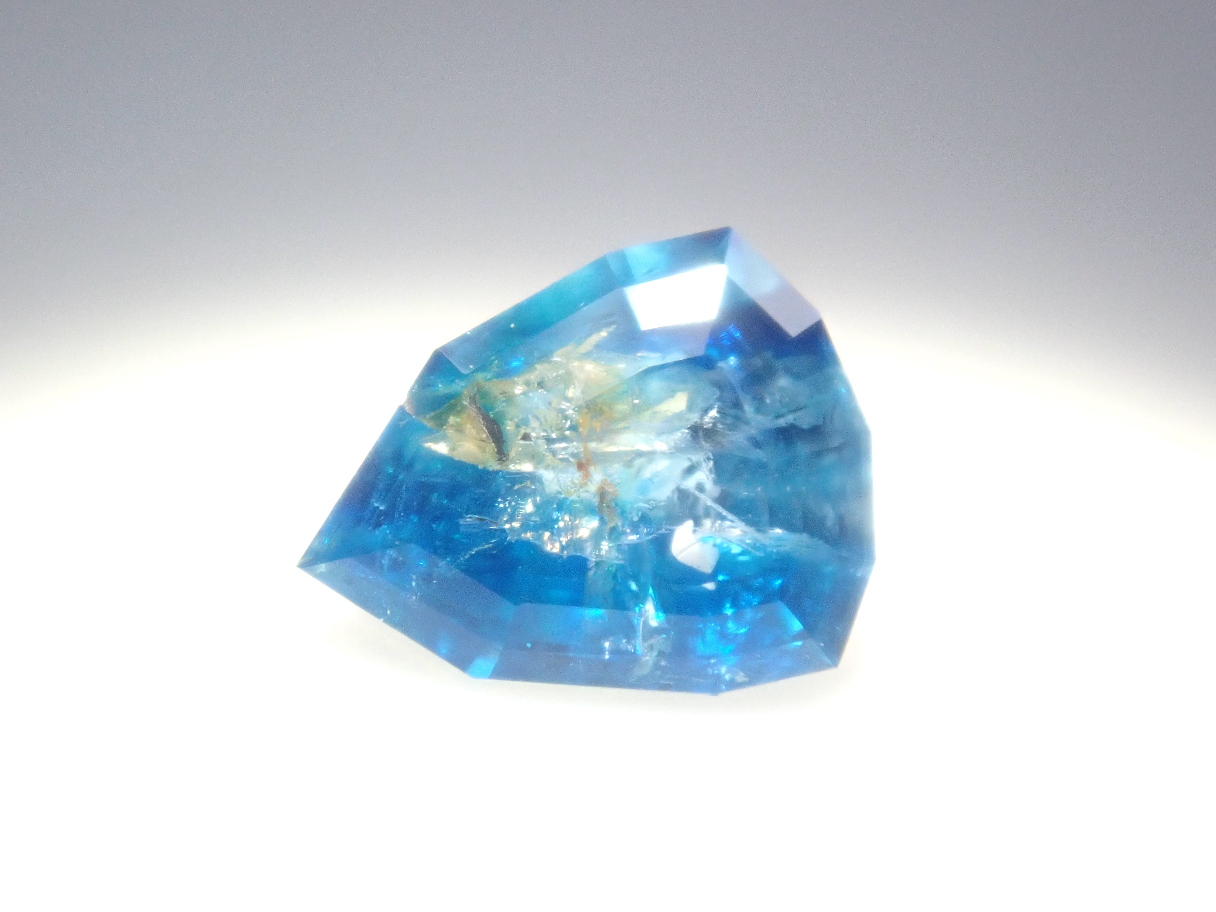 [6/ 10 PM JST Release] 《Limited to 11 Stones》Bicolor Gemstone Gacha featuring Paraiba Tourmaline and Euclase 《Bulk Purchase Discount Available》