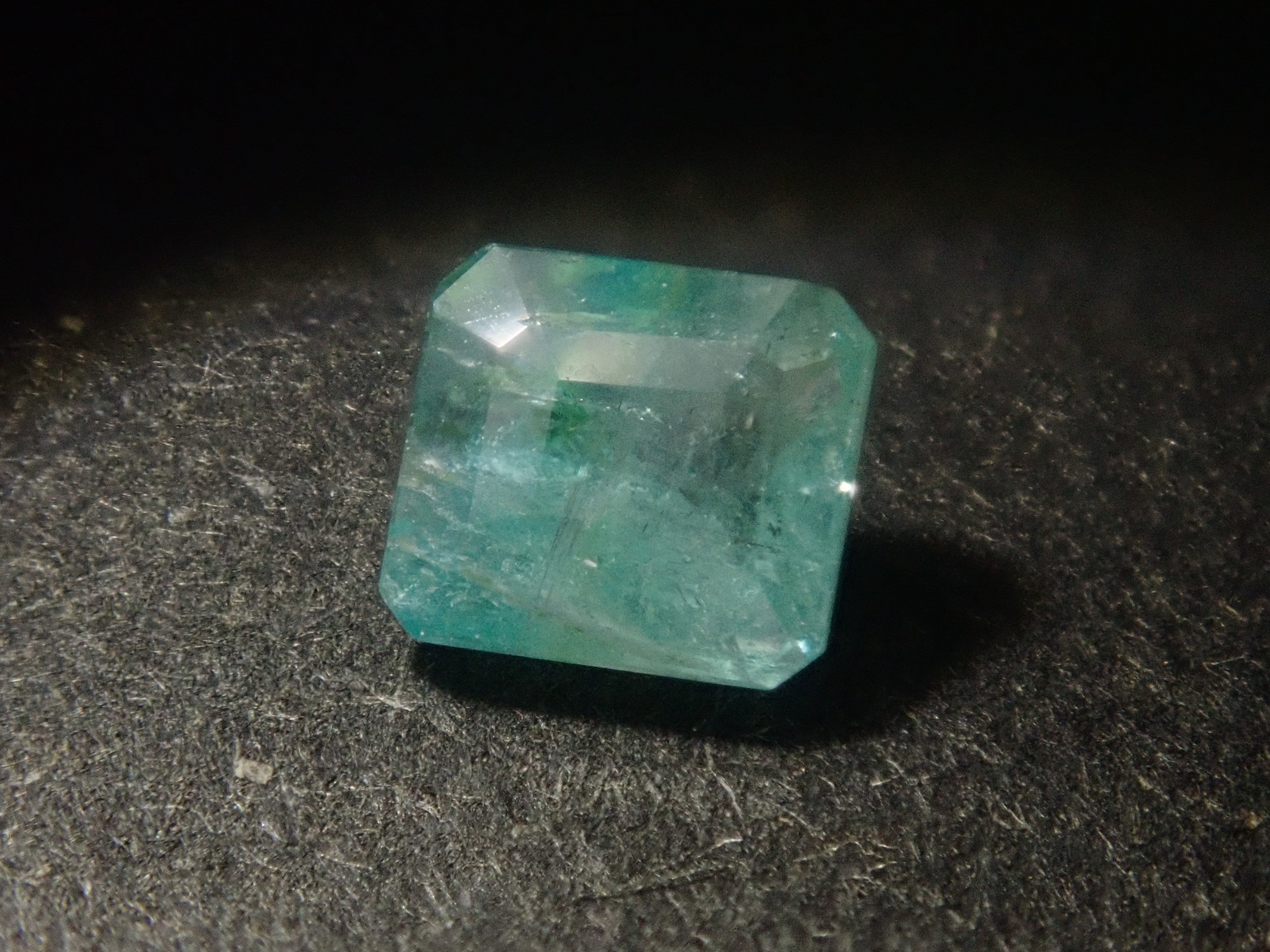 [6/ 10 PM JST Release] 《Limited to 11 Stones》Bicolor Gemstone Gacha featuring Paraiba Tourmaline and Euclase 《Bulk Purchase Discount Available》